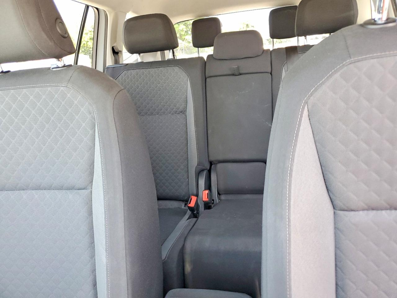 2018 Volkswagen Tiguan S Gray vin: 3VV1B7AX8JM078450