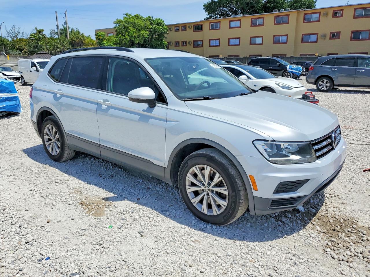 2018 Volkswagen Tiguan S Gray vin: 3VV1B7AX8JM078450