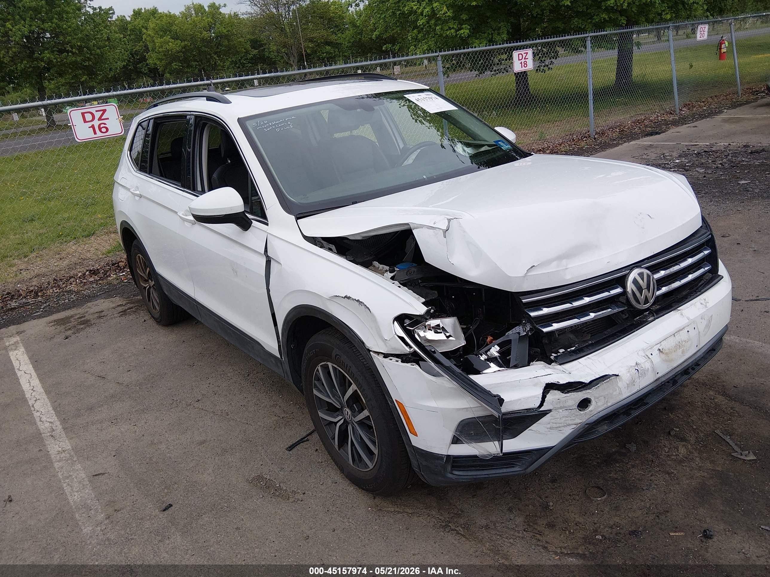 2019 Volkswagen Tiguan 2.0t Se/2.0t Sel/2.0t Sel R-line/2.0t Sel R-line Black White vin: 3VV2B7AX0KM010018