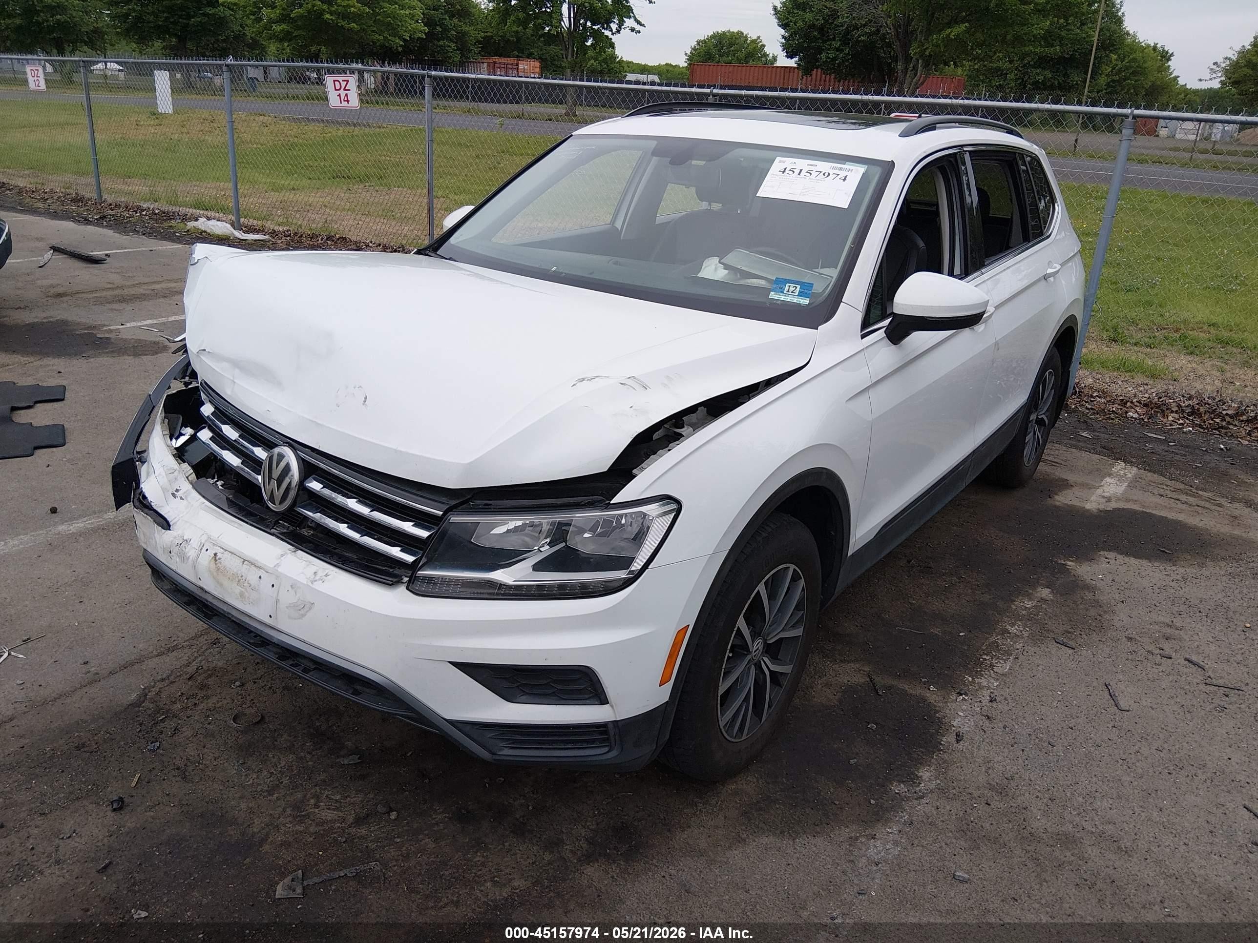 2019 Volkswagen Tiguan 2.0t Se/2.0t Sel/2.0t Sel R-line/2.0t Sel R-line Black White vin: 3VV2B7AX0KM010018