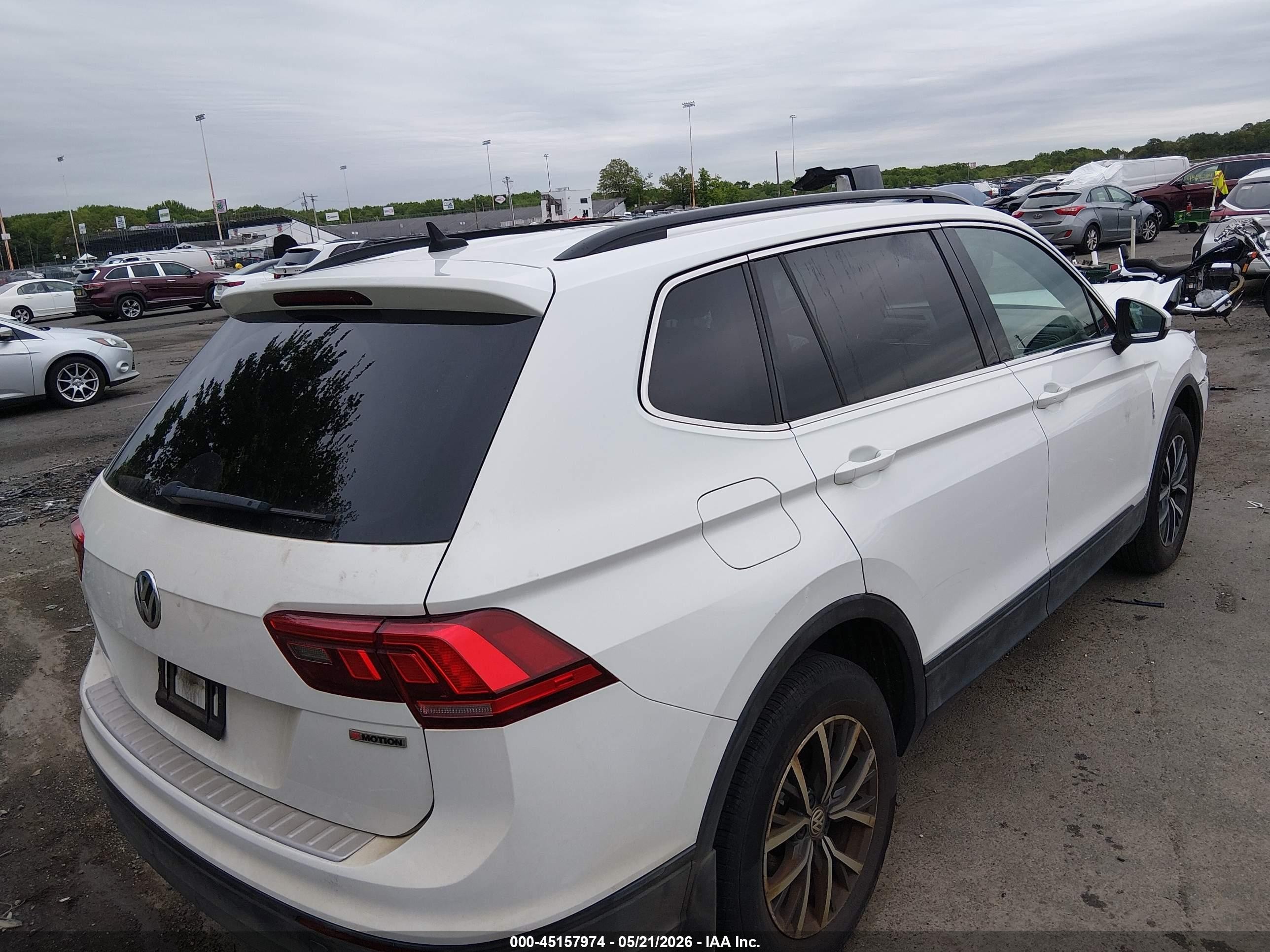 2019 Volkswagen Tiguan 2.0t Se/2.0t Sel/2.0t Sel R-line/2.0t Sel R-line Black White vin: 3VV2B7AX0KM010018