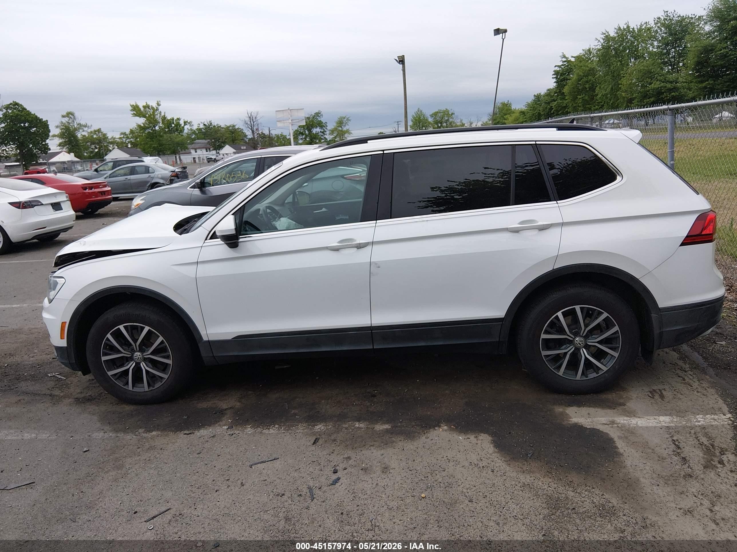 2019 Volkswagen Tiguan 2.0t Se/2.0t Sel/2.0t Sel R-line/2.0t Sel R-line Black White vin: 3VV2B7AX0KM010018