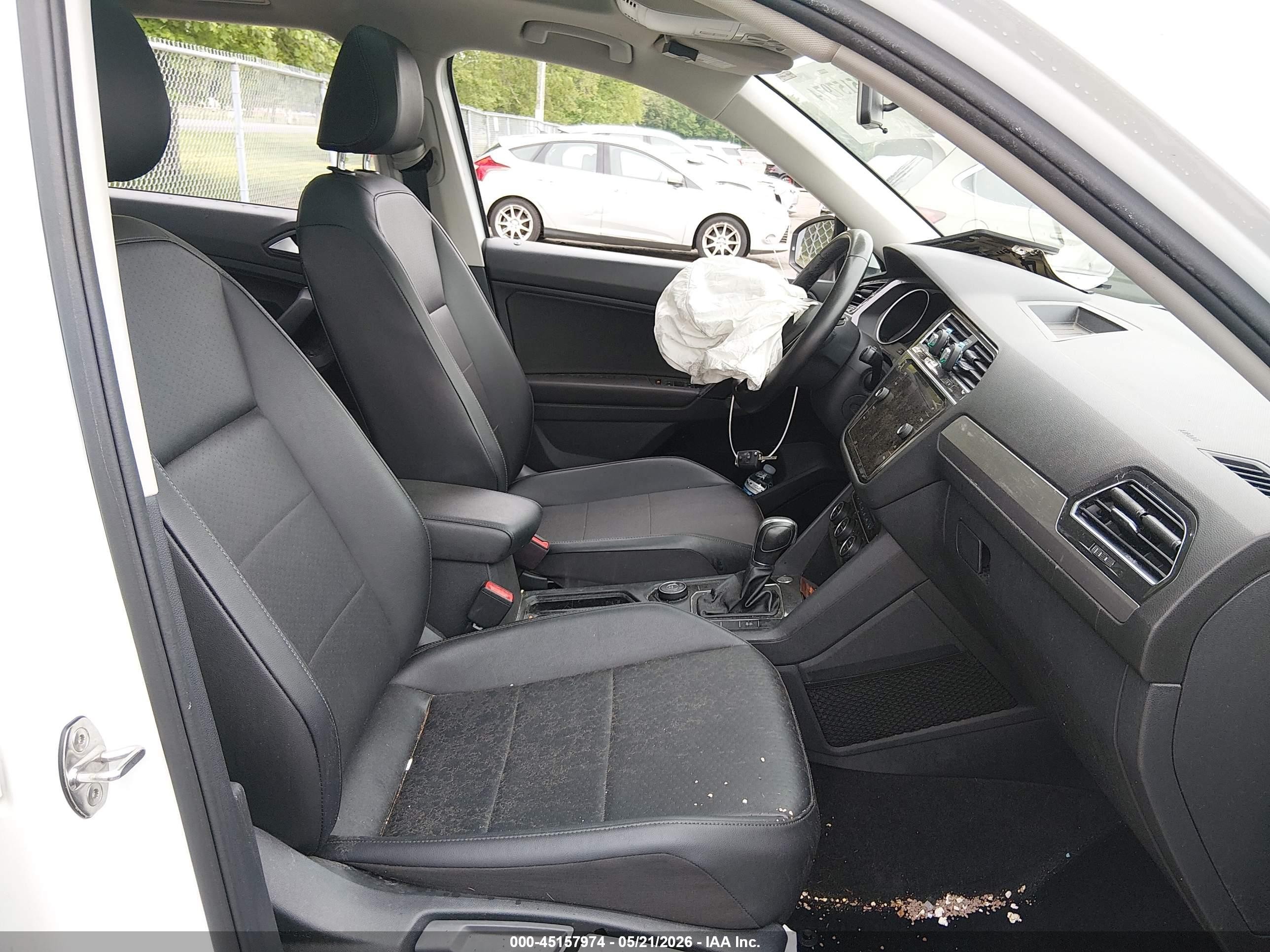 2019 Volkswagen Tiguan 2.0t Se/2.0t Sel/2.0t Sel R-line/2.0t Sel R-line Black White vin: 3VV2B7AX0KM010018