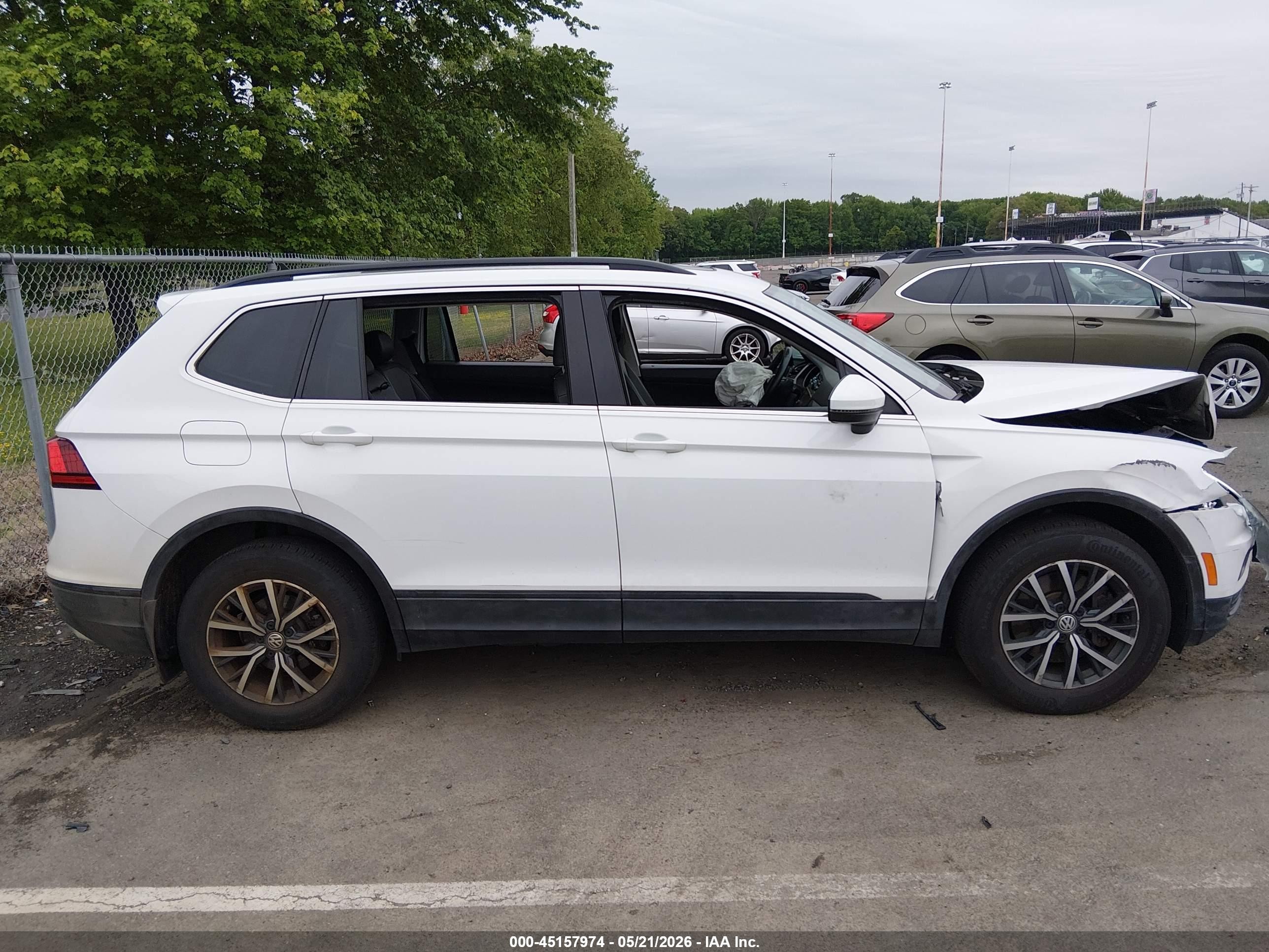 2019 Volkswagen Tiguan 2.0t Se/2.0t Sel/2.0t Sel R-line/2.0t Sel R-line Black White vin: 3VV2B7AX0KM010018