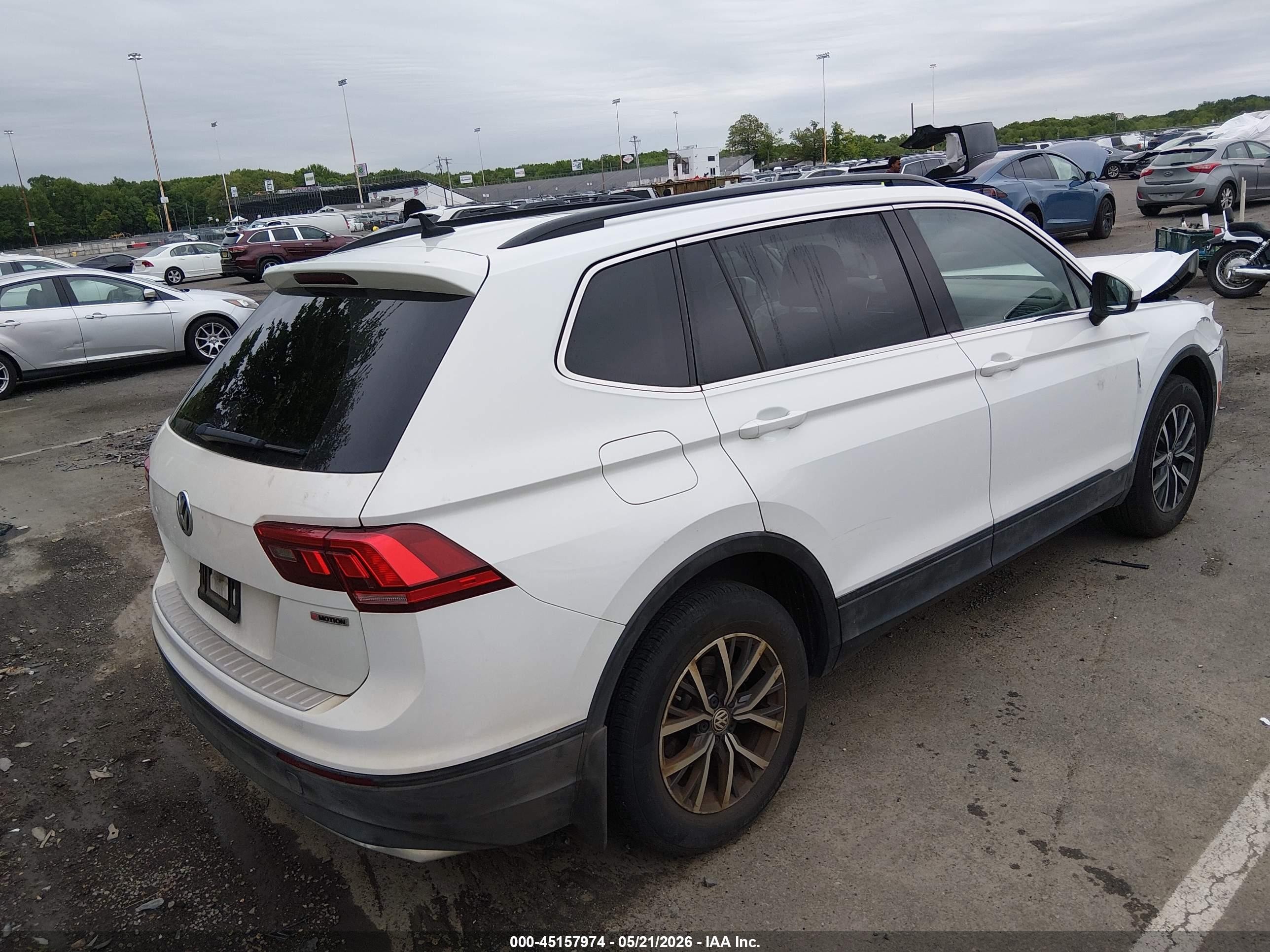 2019 Volkswagen Tiguan 2.0t Se/2.0t Sel/2.0t Sel R-line/2.0t Sel R-line Black White vin: 3VV2B7AX0KM010018