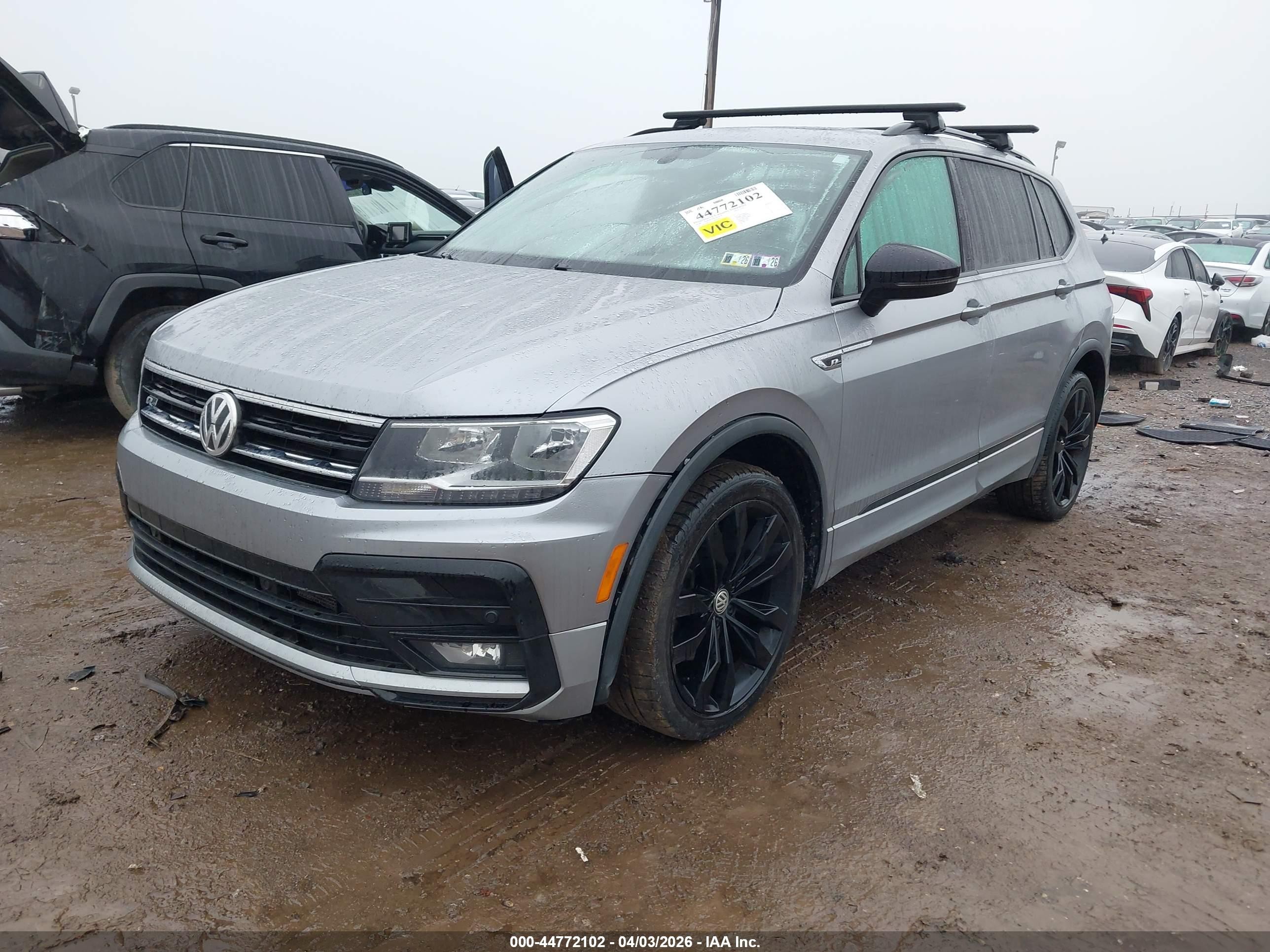 2020 Volkswagen Tiguan 2.0t Se/2.0t Se R-line Black/2.0t Sel Серебряный vin: 3VV2B7AX1LM164447