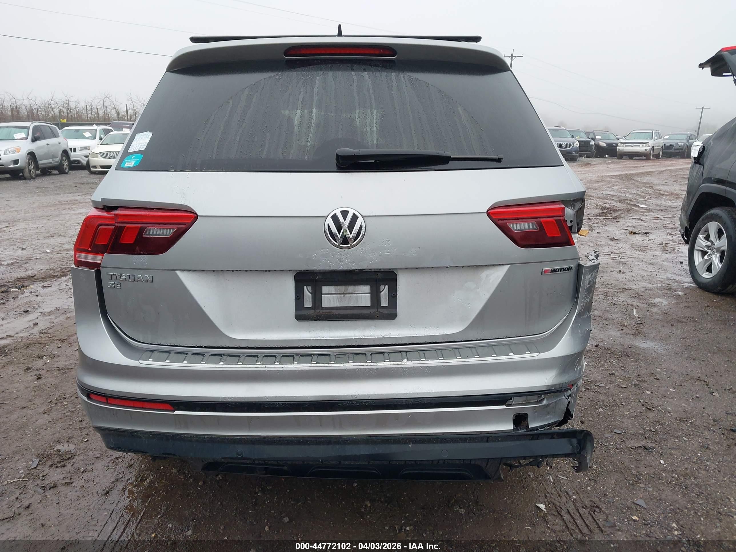 2020 Volkswagen Tiguan 2.0t Se/2.0t Se R-line Black/2.0t Sel Серебряный vin: 3VV2B7AX1LM164447