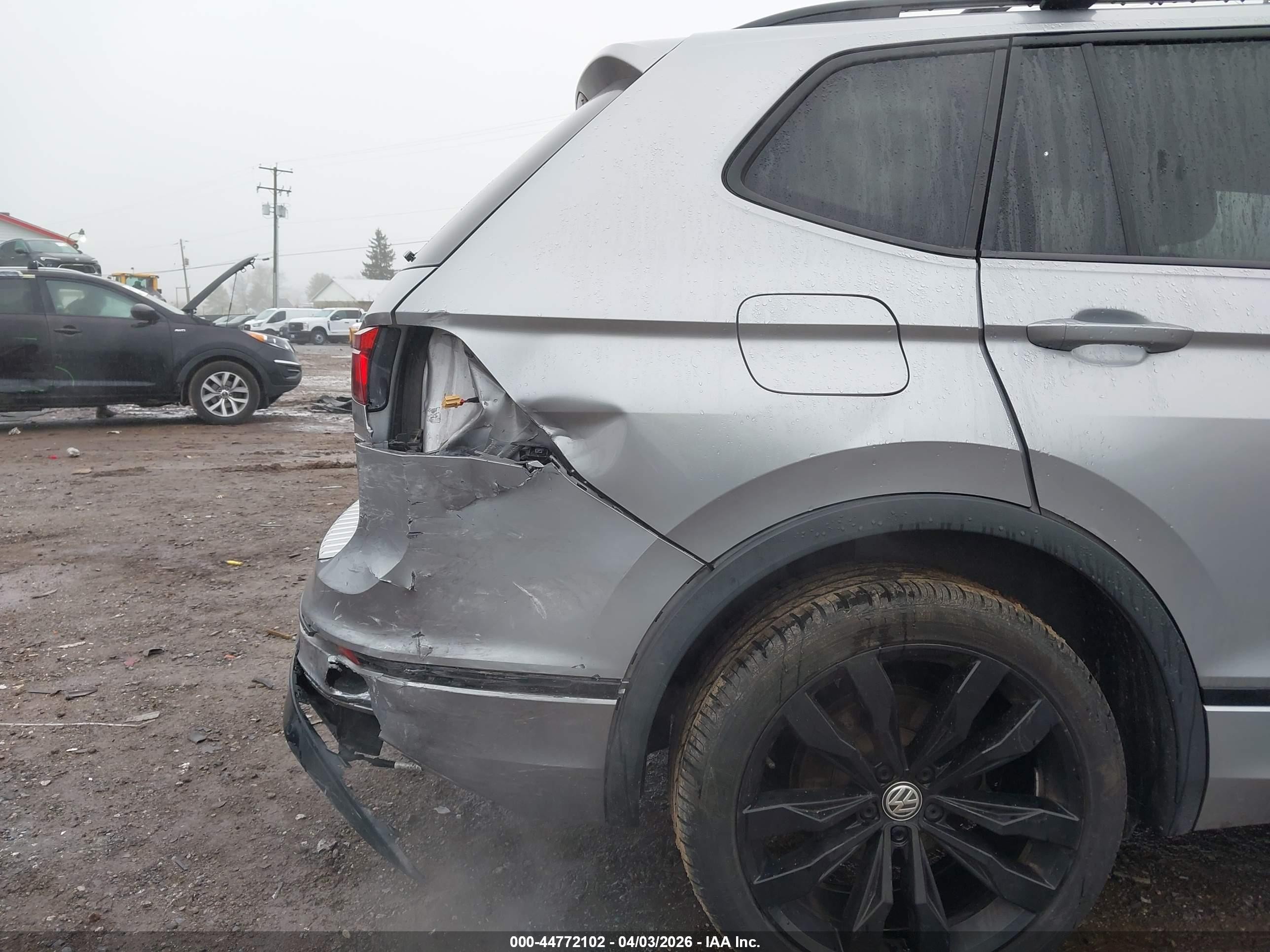 2020 Volkswagen Tiguan 2.0t Se/2.0t Se R-line Black/2.0t Sel Серебряный vin: 3VV2B7AX1LM164447