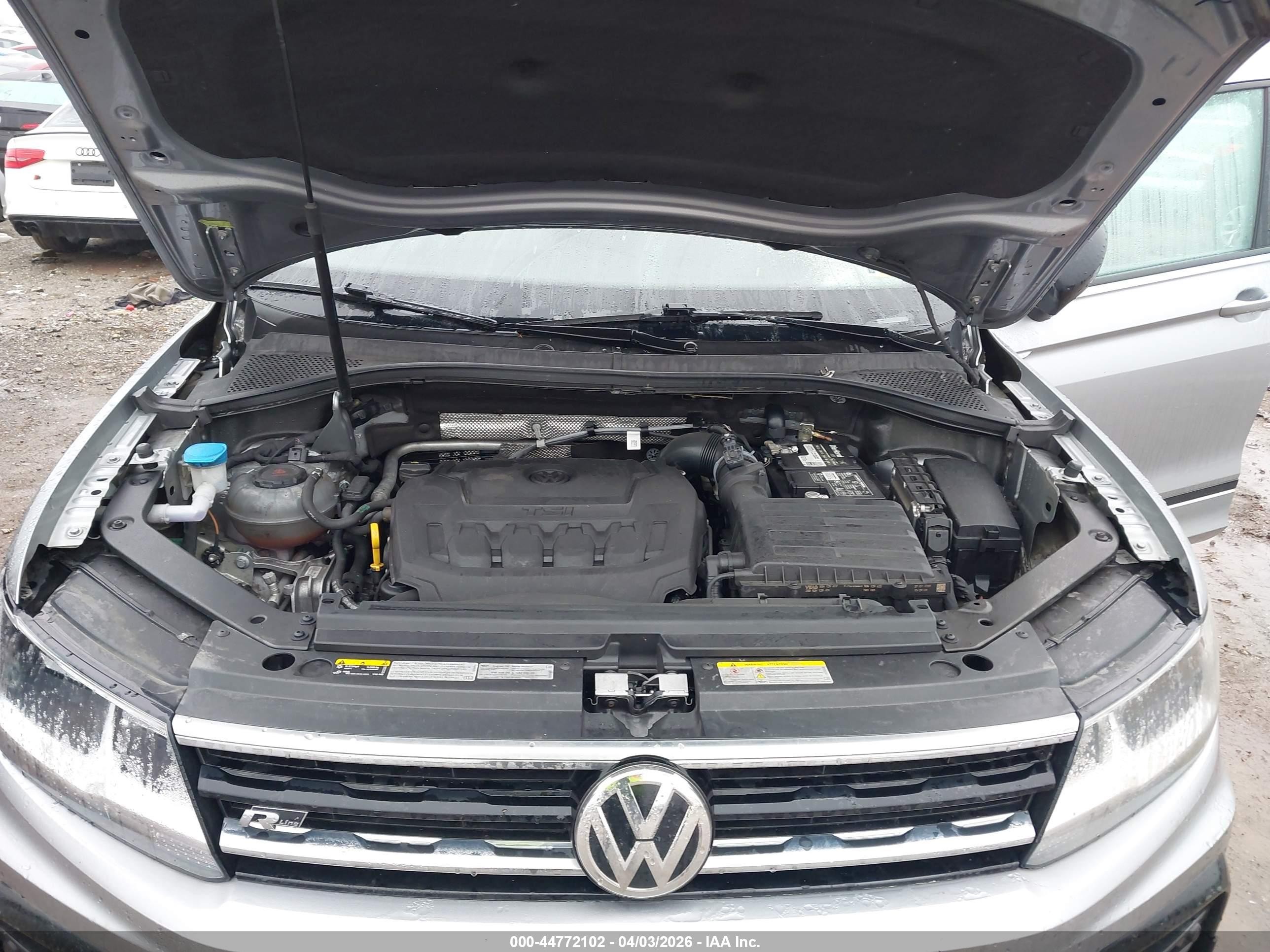 2020 Volkswagen Tiguan 2.0t Se/2.0t Se R-line Black/2.0t Sel Серебряный vin: 3VV2B7AX1LM164447