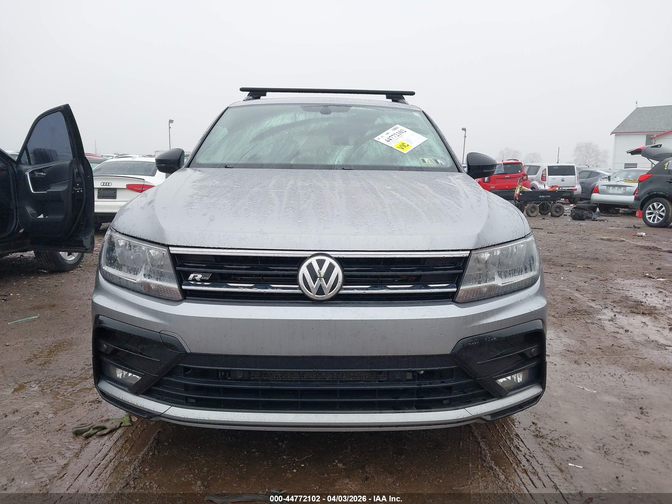 2020 Volkswagen Tiguan 2.0t Se/2.0t Se R-line Black/2.0t Sel Серебряный vin: 3VV2B7AX1LM164447