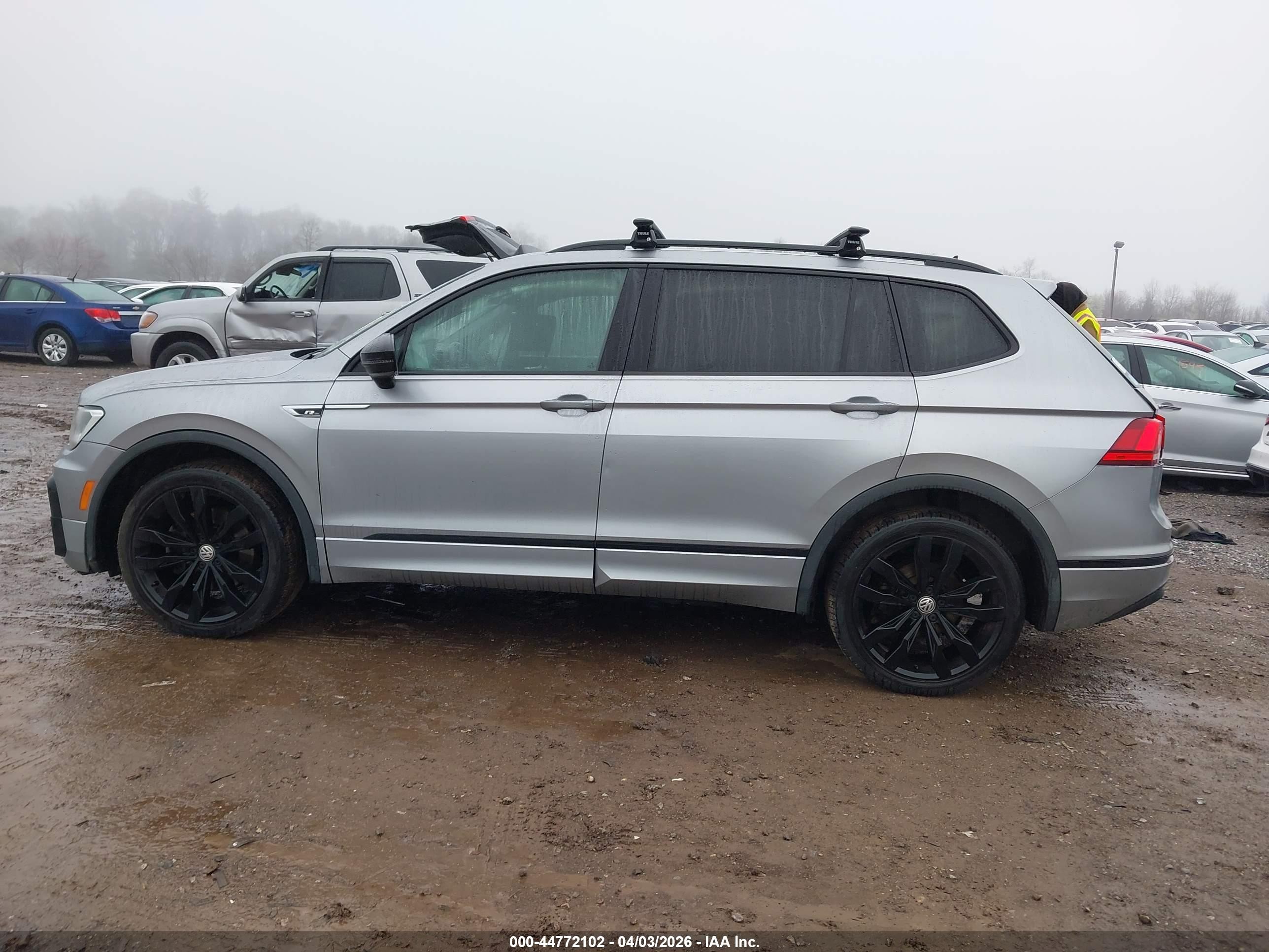 2020 Volkswagen Tiguan 2.0t Se/2.0t Se R-line Black/2.0t Sel Серебряный vin: 3VV2B7AX1LM164447