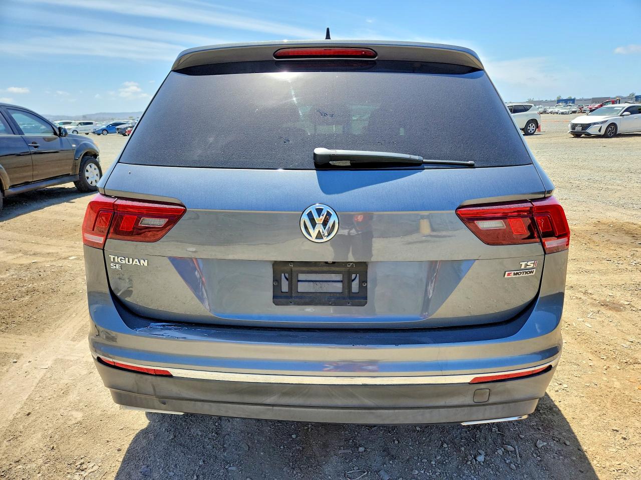 2018 Volkswagen Tiguan Se Gray vin: 3VV2B7AX2JM055041