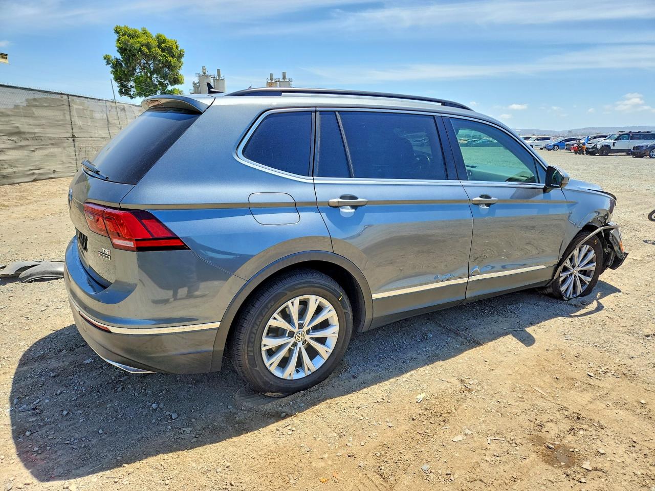 2018 Volkswagen Tiguan Se Gray vin: 3VV2B7AX2JM055041