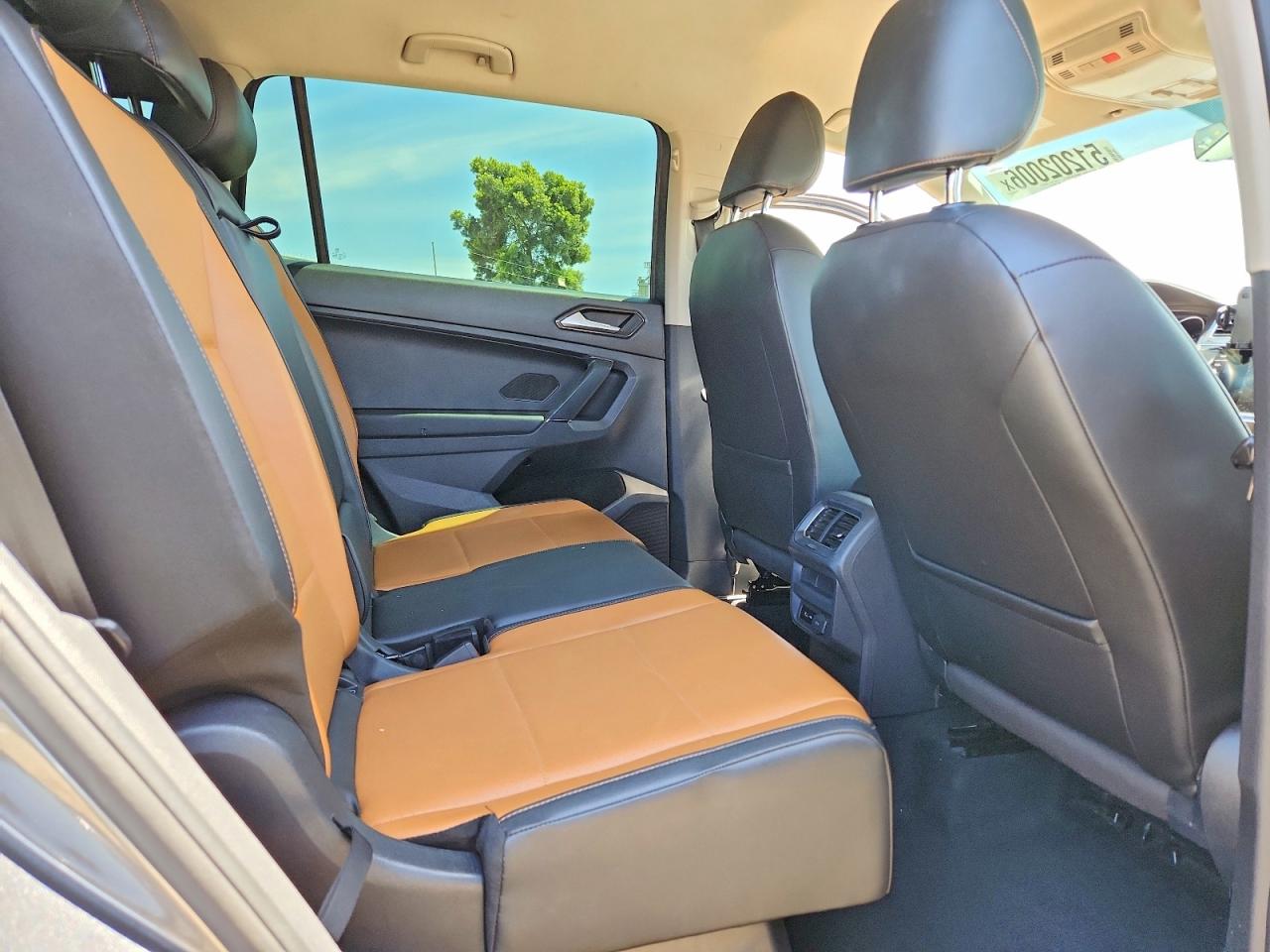 2018 Volkswagen Tiguan Se Gray vin: 3VV2B7AX2JM055041