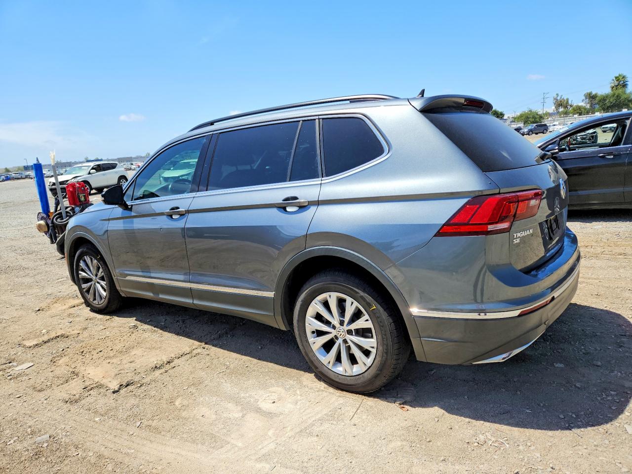 2018 Volkswagen Tiguan Se Gray vin: 3VV2B7AX2JM055041