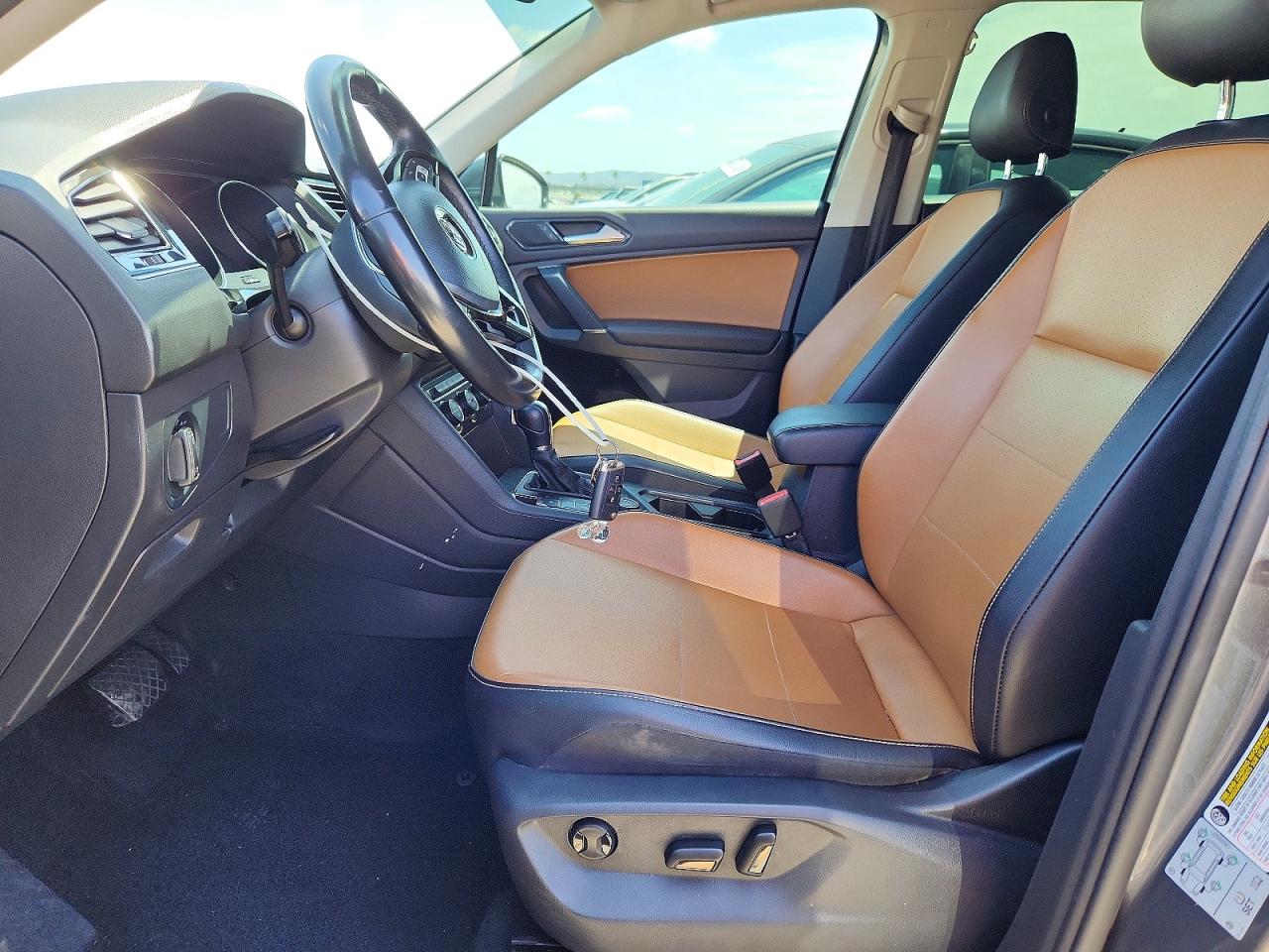 2018 Volkswagen Tiguan Se Gray vin: 3VV2B7AX2JM055041