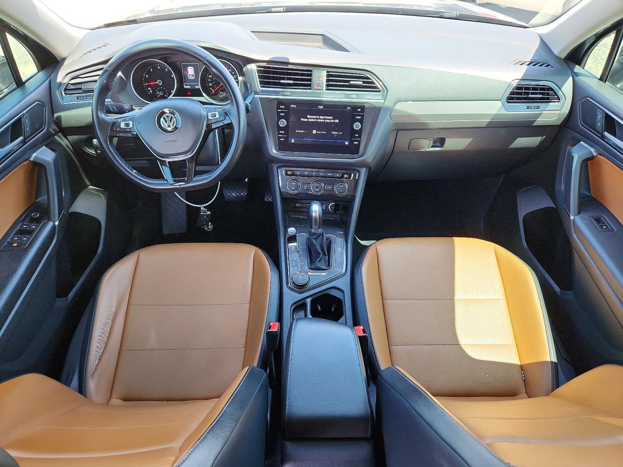 2018 Volkswagen Tiguan Se Gray vin: 3VV2B7AX2JM055041