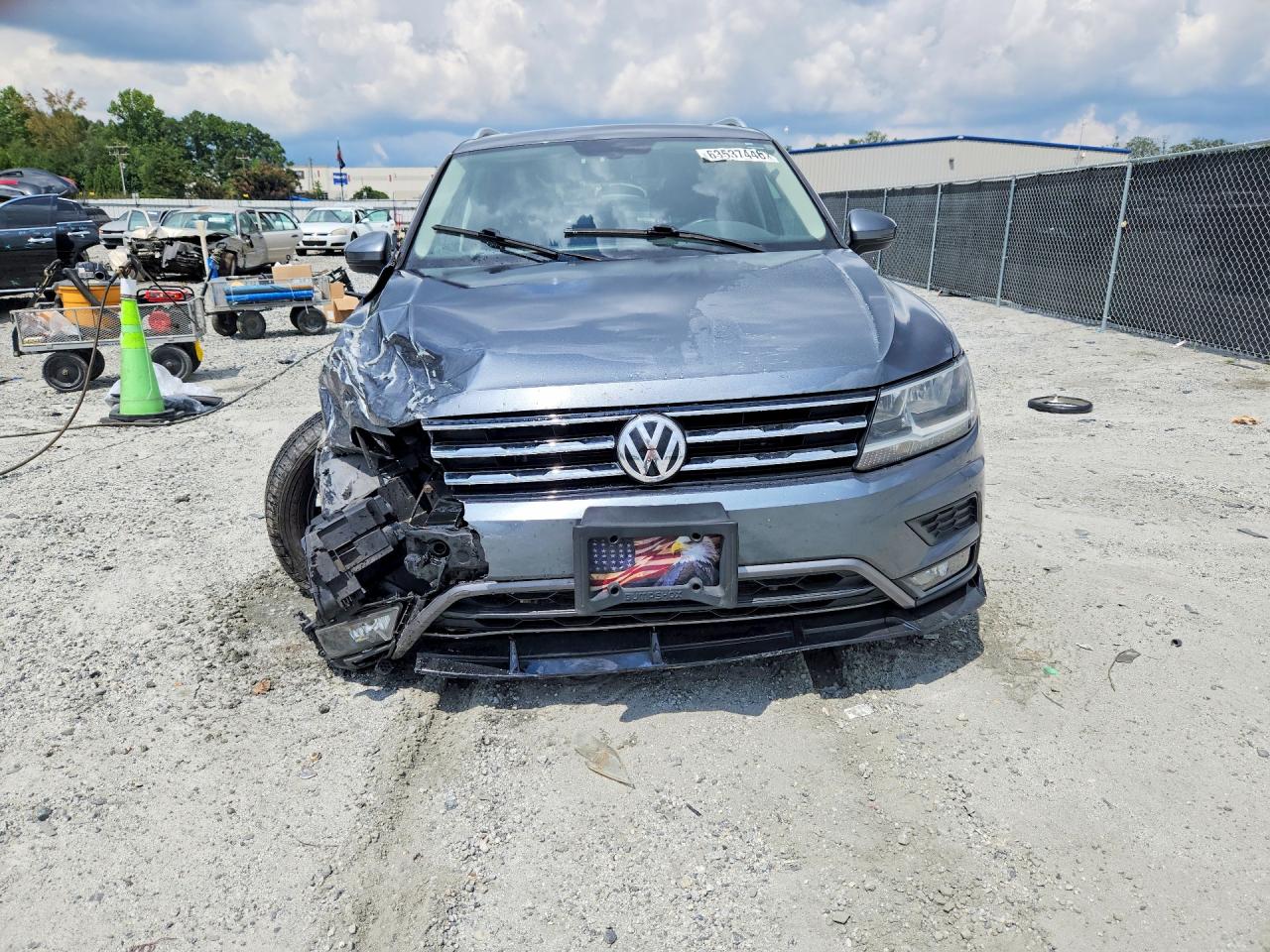 2018 Volkswagen Tiguan Se Gray vin: 3VV2B7AX3JM016796