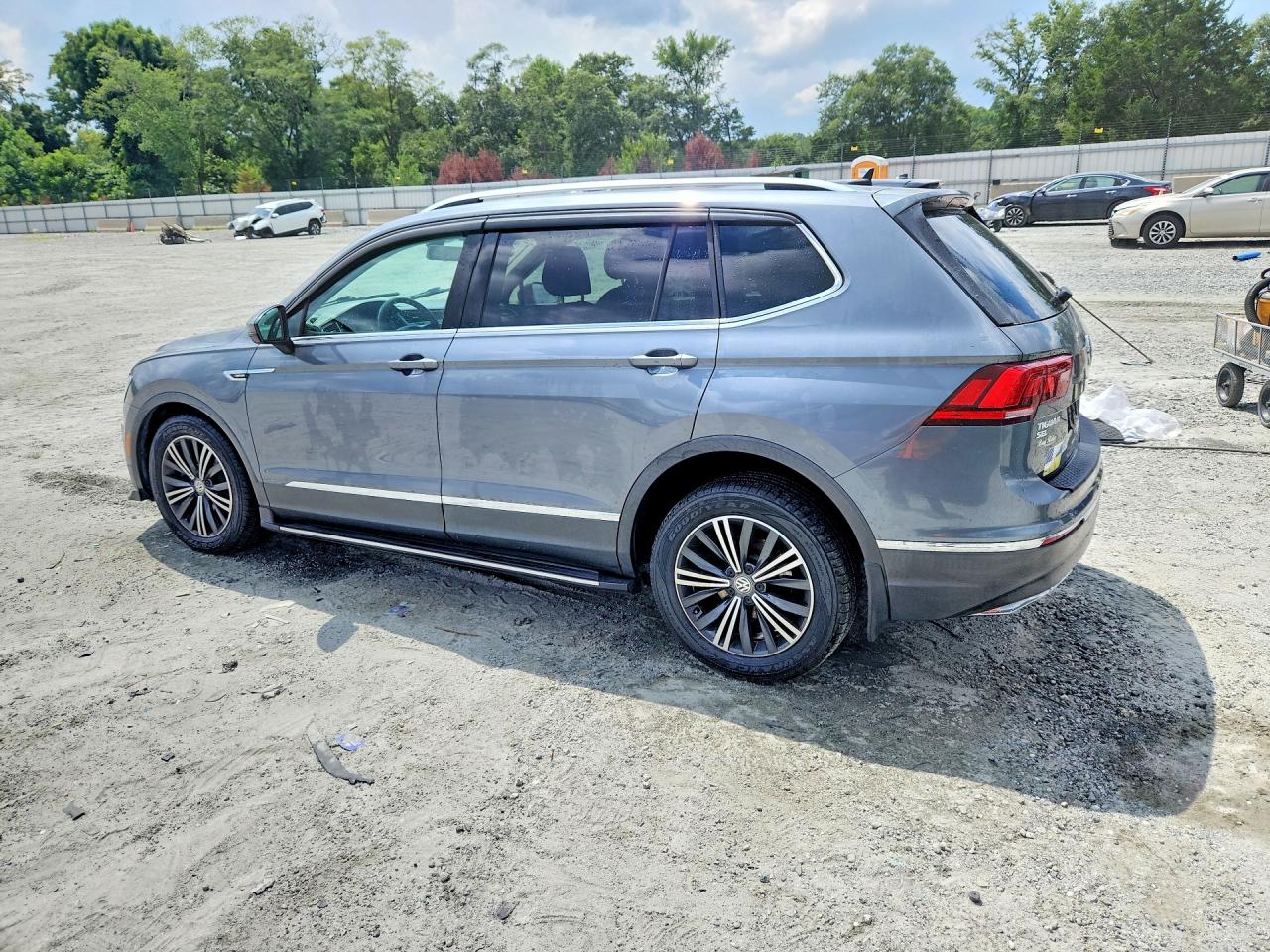 2018 Volkswagen Tiguan Se Gray vin: 3VV2B7AX3JM016796