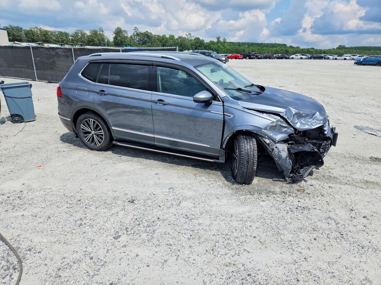 2018 Volkswagen Tiguan Se Gray vin: 3VV2B7AX3JM016796