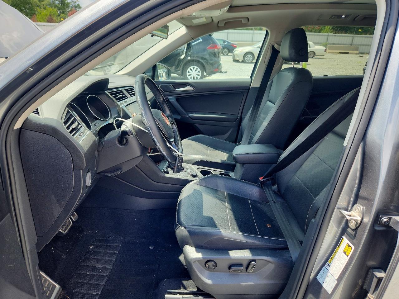 2018 Volkswagen Tiguan Se Gray vin: 3VV2B7AX3JM016796
