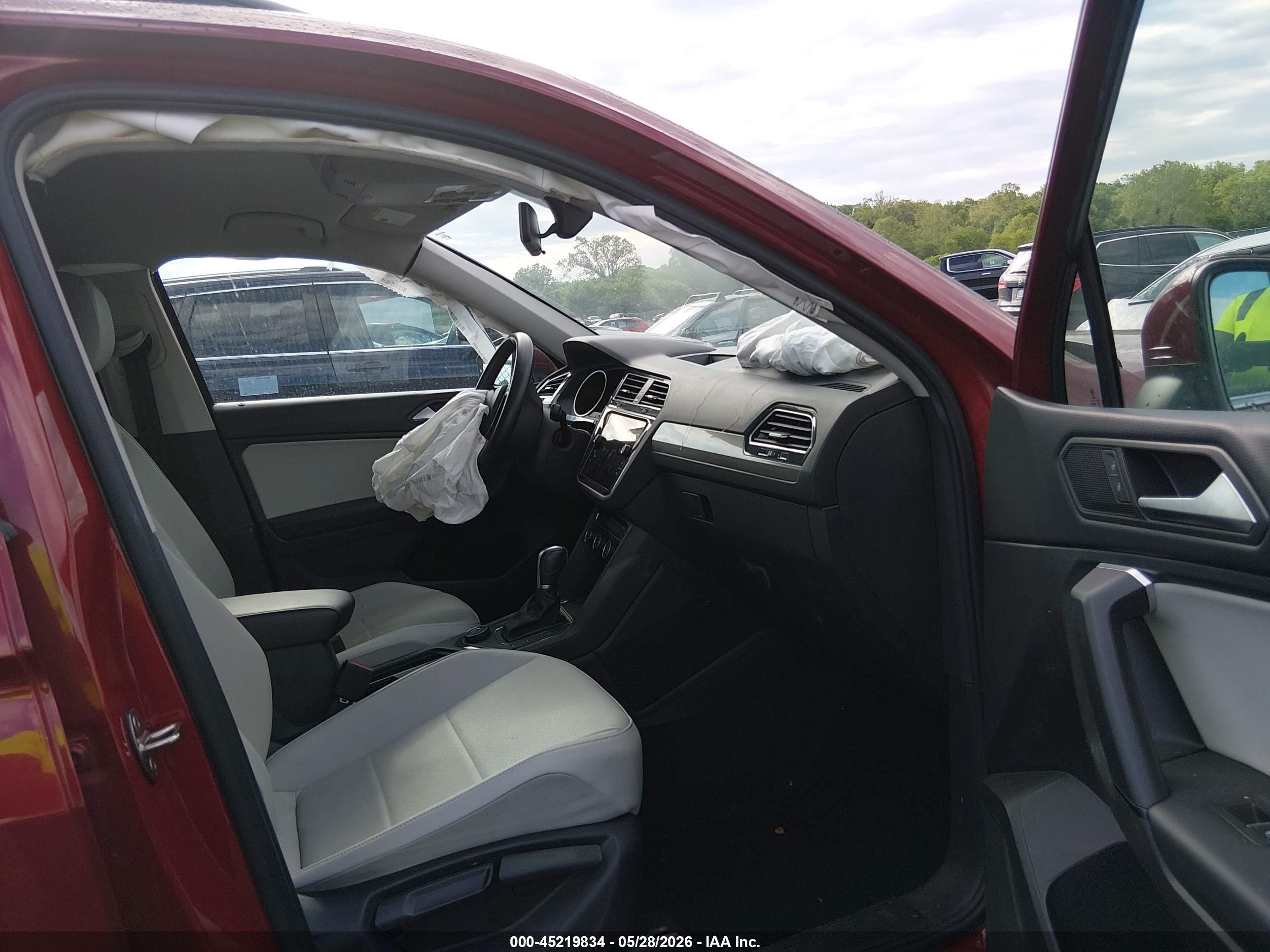 2019 Volkswagen Tiguan 2.0t Se/2.0t Sel/2.0t Sel R-line/2.0t Sel R-line Black Красный vin: 3VV2B7AX4KM125477
