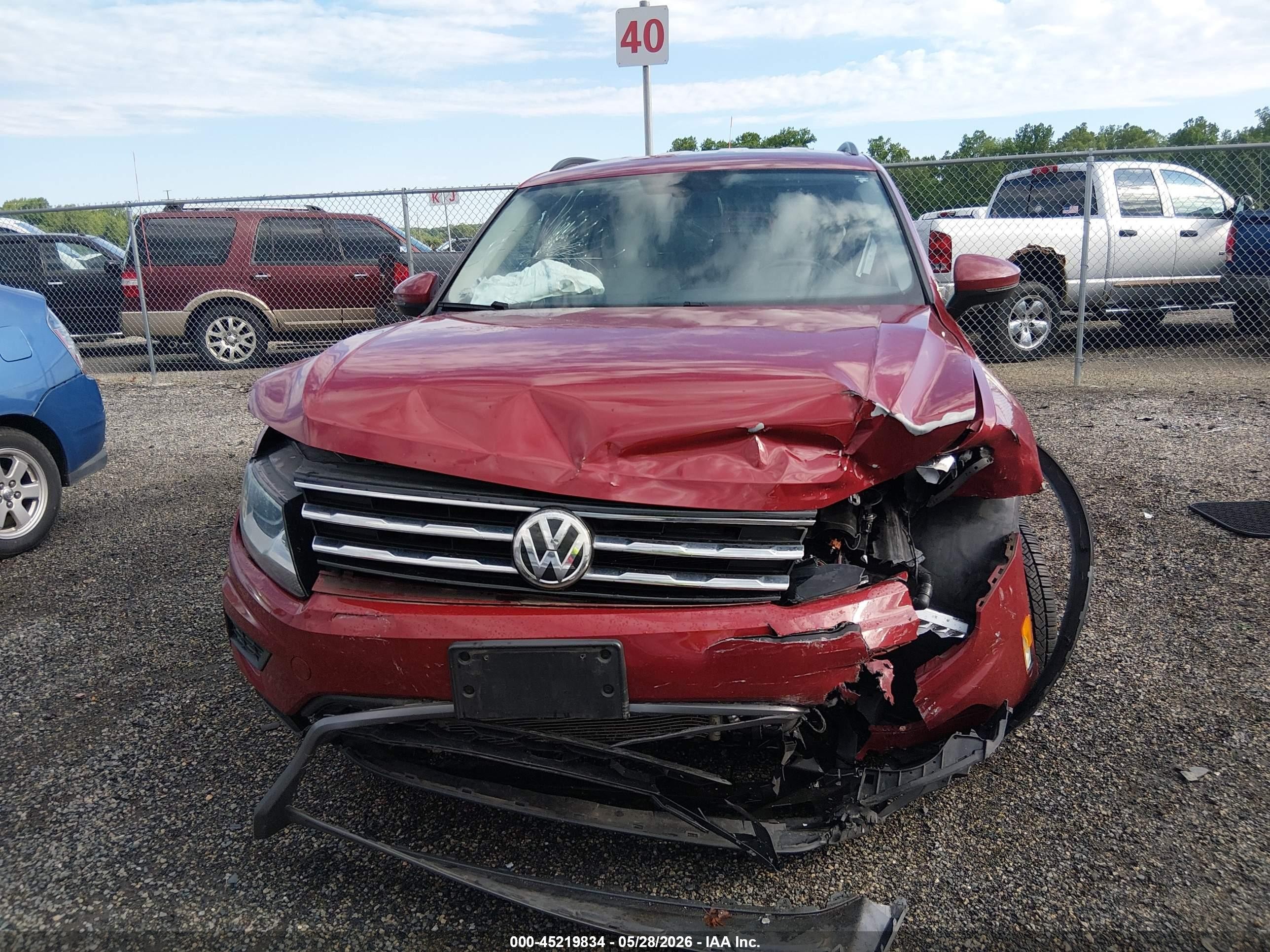 2019 Volkswagen Tiguan 2.0t Se/2.0t Sel/2.0t Sel R-line/2.0t Sel R-line Black Красный vin: 3VV2B7AX4KM125477