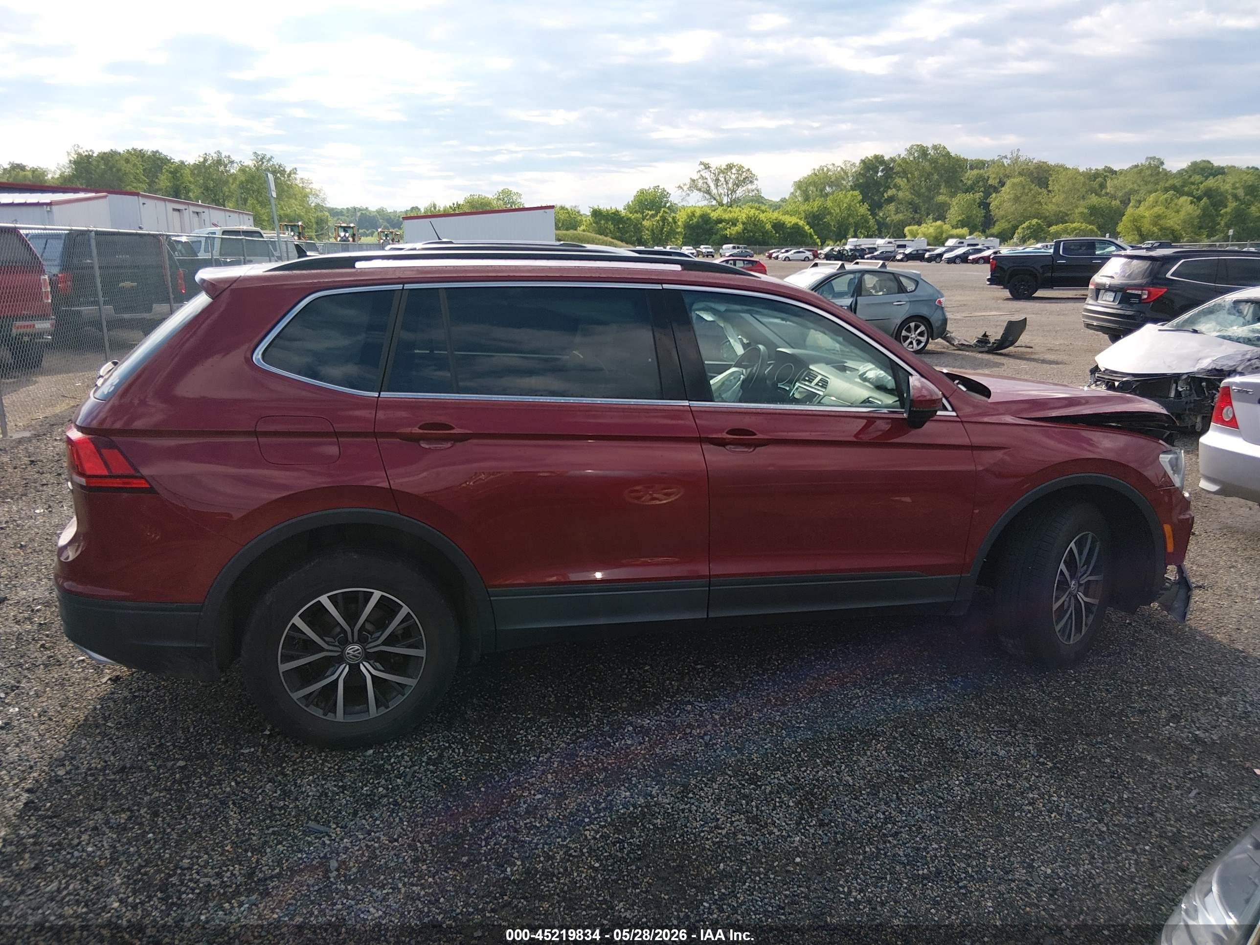 2019 Volkswagen Tiguan 2.0t Se/2.0t Sel/2.0t Sel R-line/2.0t Sel R-line Black Красный vin: 3VV2B7AX4KM125477