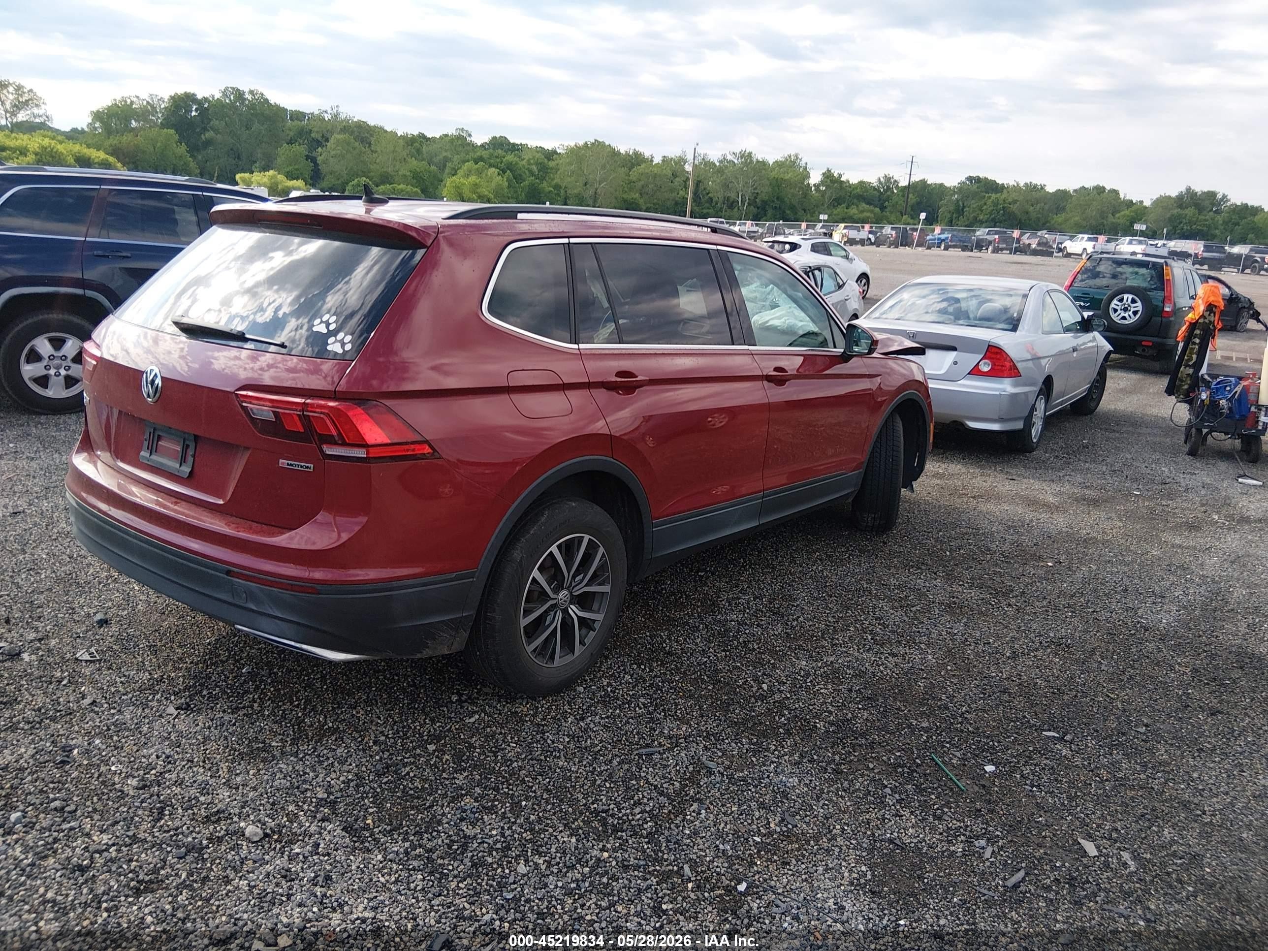 2019 Volkswagen Tiguan 2.0t Se/2.0t Sel/2.0t Sel R-line/2.0t Sel R-line Black Красный vin: 3VV2B7AX4KM125477