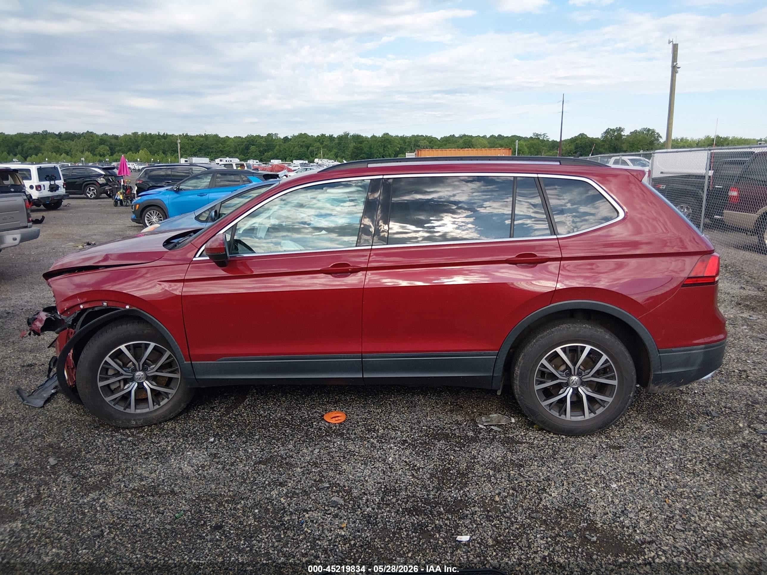2019 Volkswagen Tiguan 2.0t Se/2.0t Sel/2.0t Sel R-line/2.0t Sel R-line Black Красный vin: 3VV2B7AX4KM125477