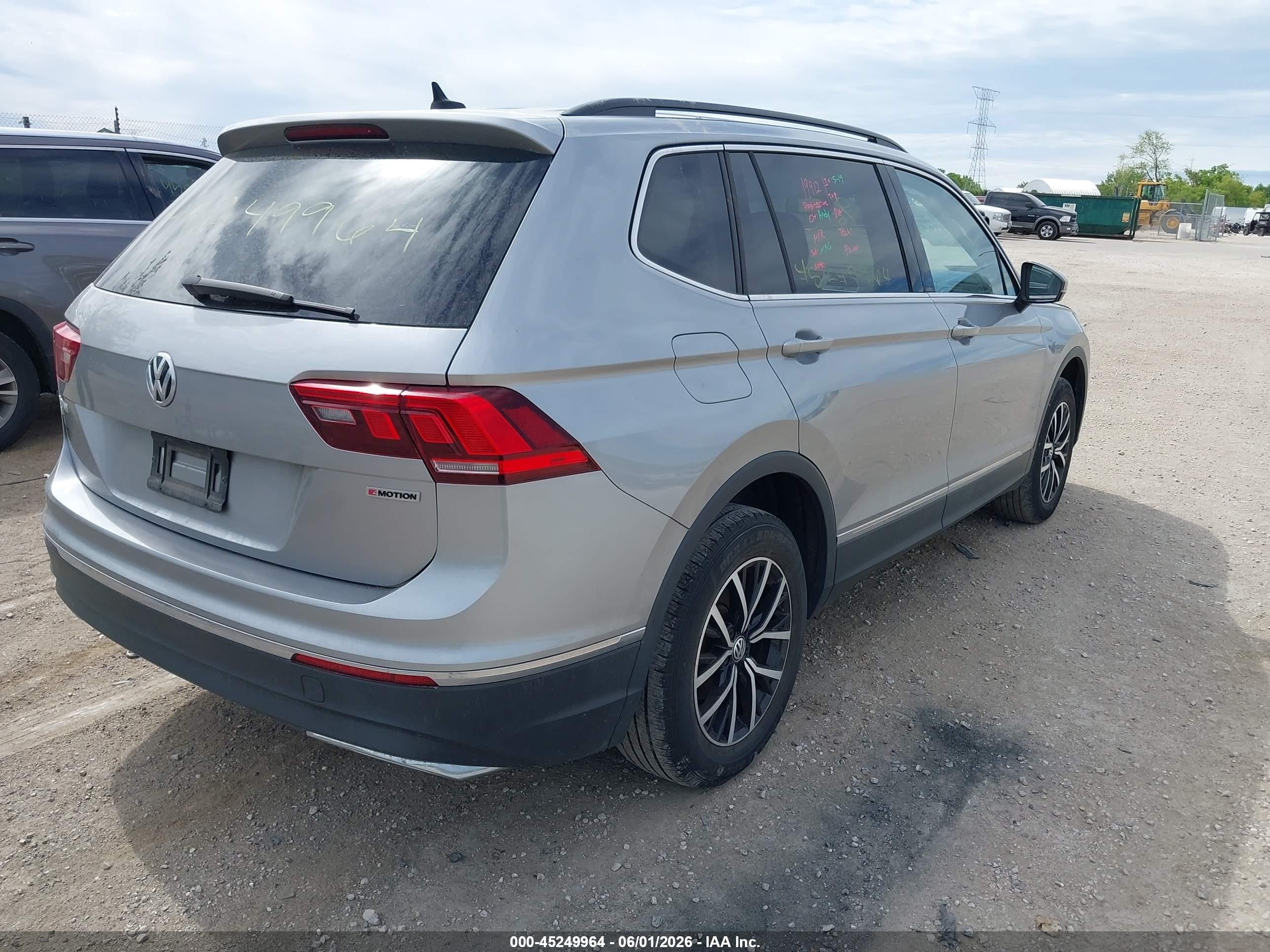 2021 Volkswagen Tiguan 2.0t Se/2.0t Se R-line Black/2.0t Sel Серый vin: 3VV2B7AX4MM099952