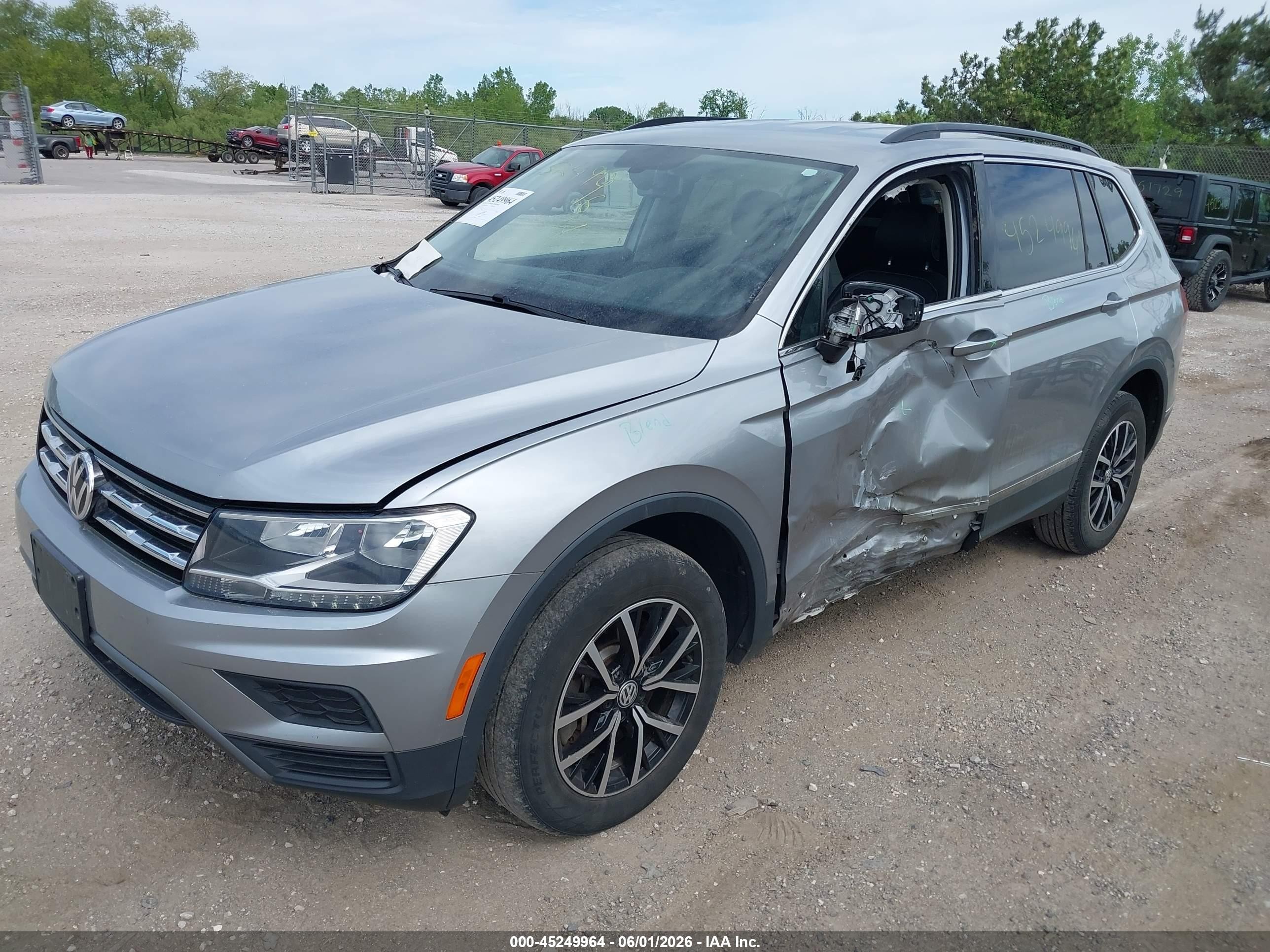 2021 Volkswagen Tiguan 2.0t Se/2.0t Se R-line Black/2.0t Sel Серый vin: 3VV2B7AX4MM099952