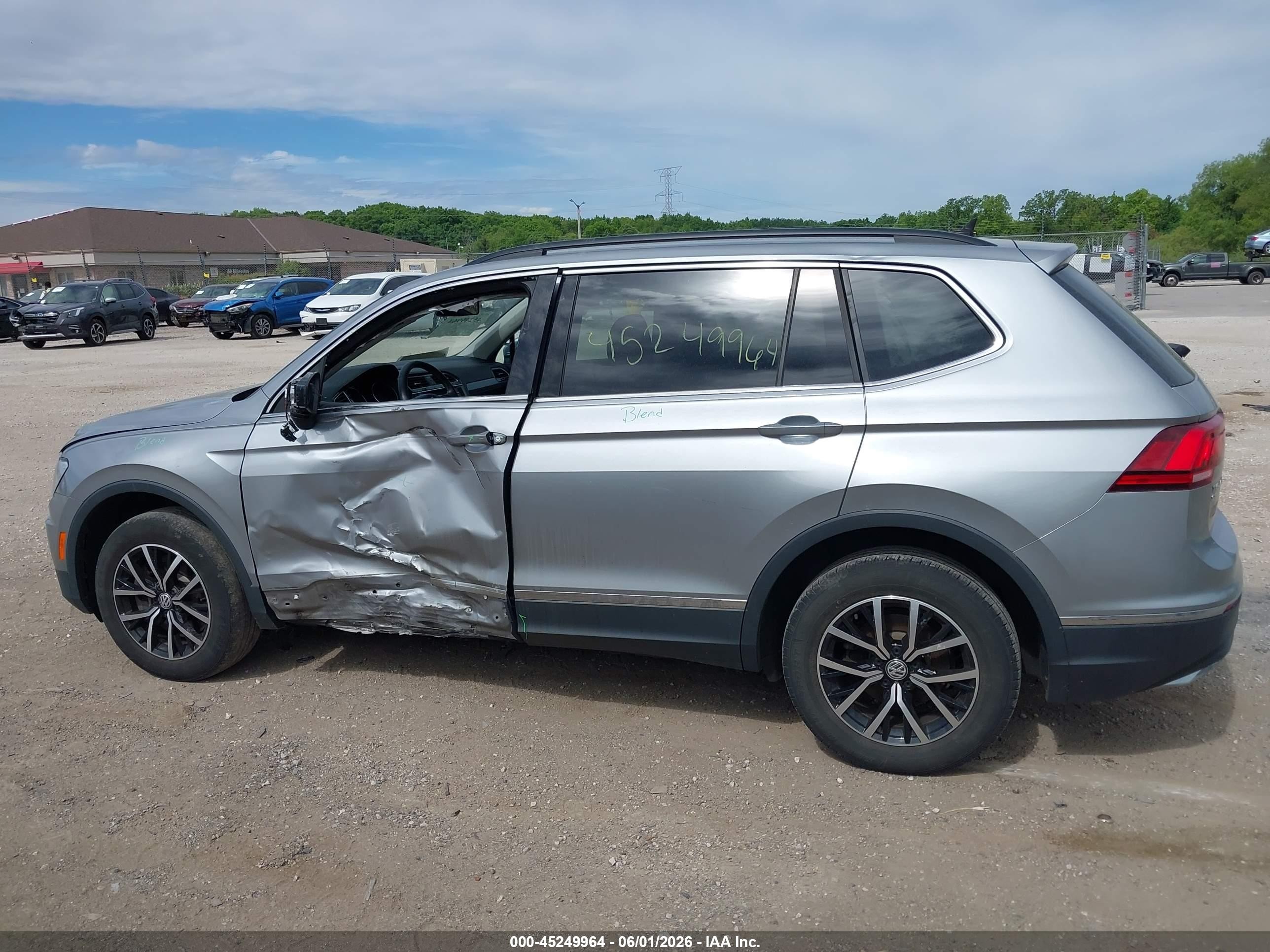 2021 Volkswagen Tiguan 2.0t Se/2.0t Se R-line Black/2.0t Sel Серый vin: 3VV2B7AX4MM099952