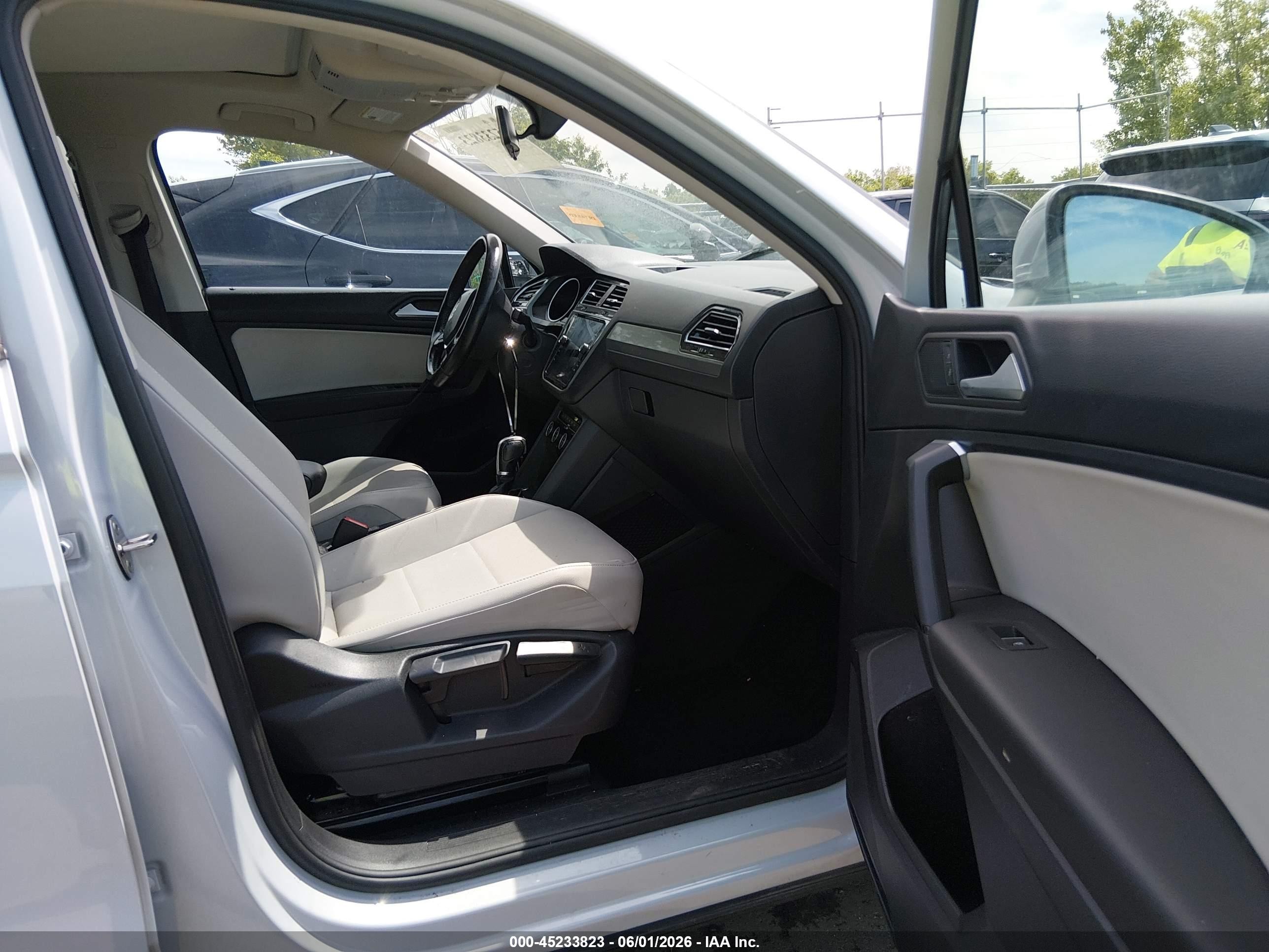 2019 Volkswagen Tiguan 2.0t Se/2.0t Sel/2.0t Sel R-line/2.0t Sel R-line Black Белый vin: 3VV2B7AX5KM068870