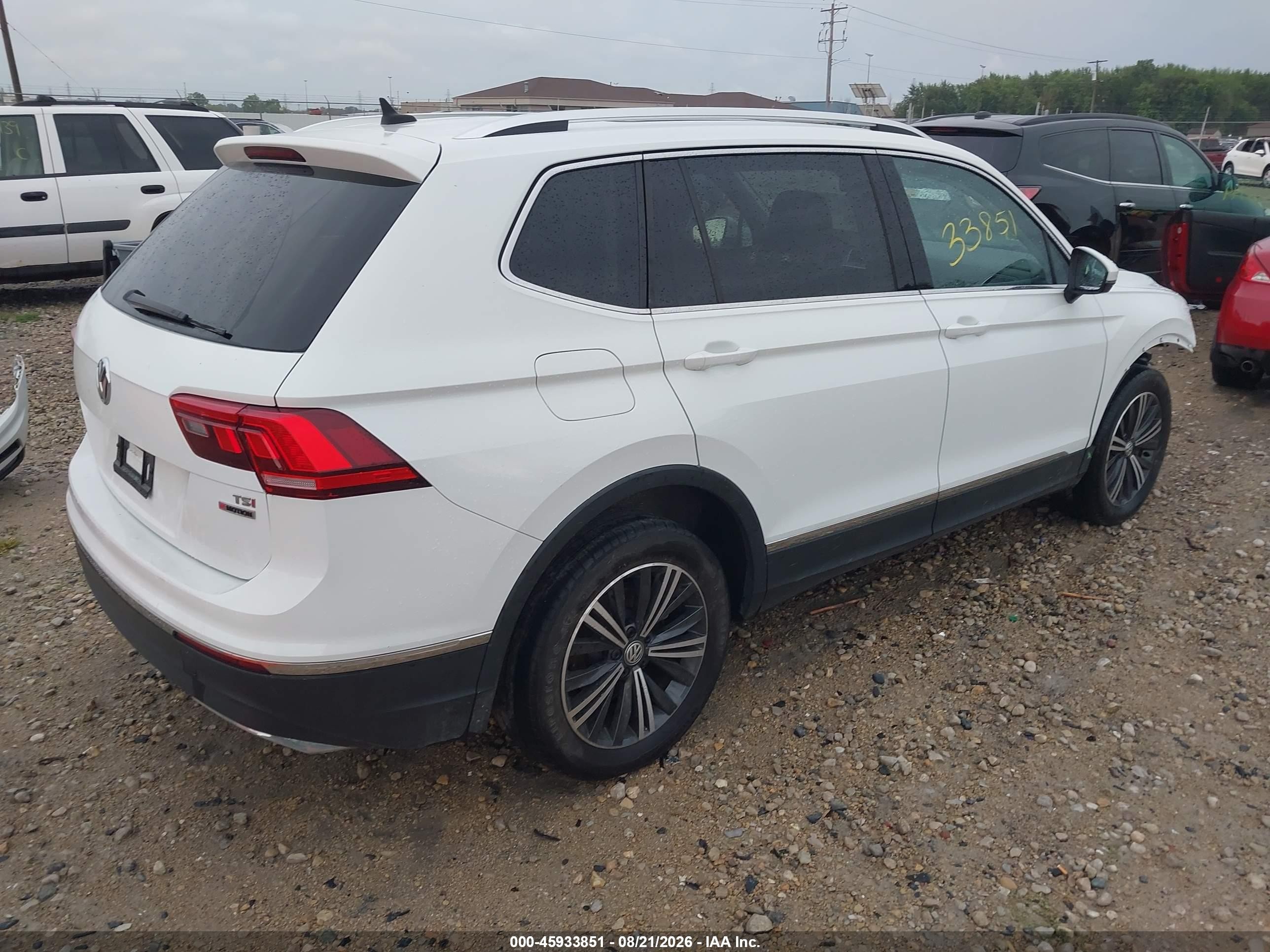 2018 Volkswagen Tiguan 2.0t Se/2.0t Sel White vin: 3VV2B7AX6JM079388