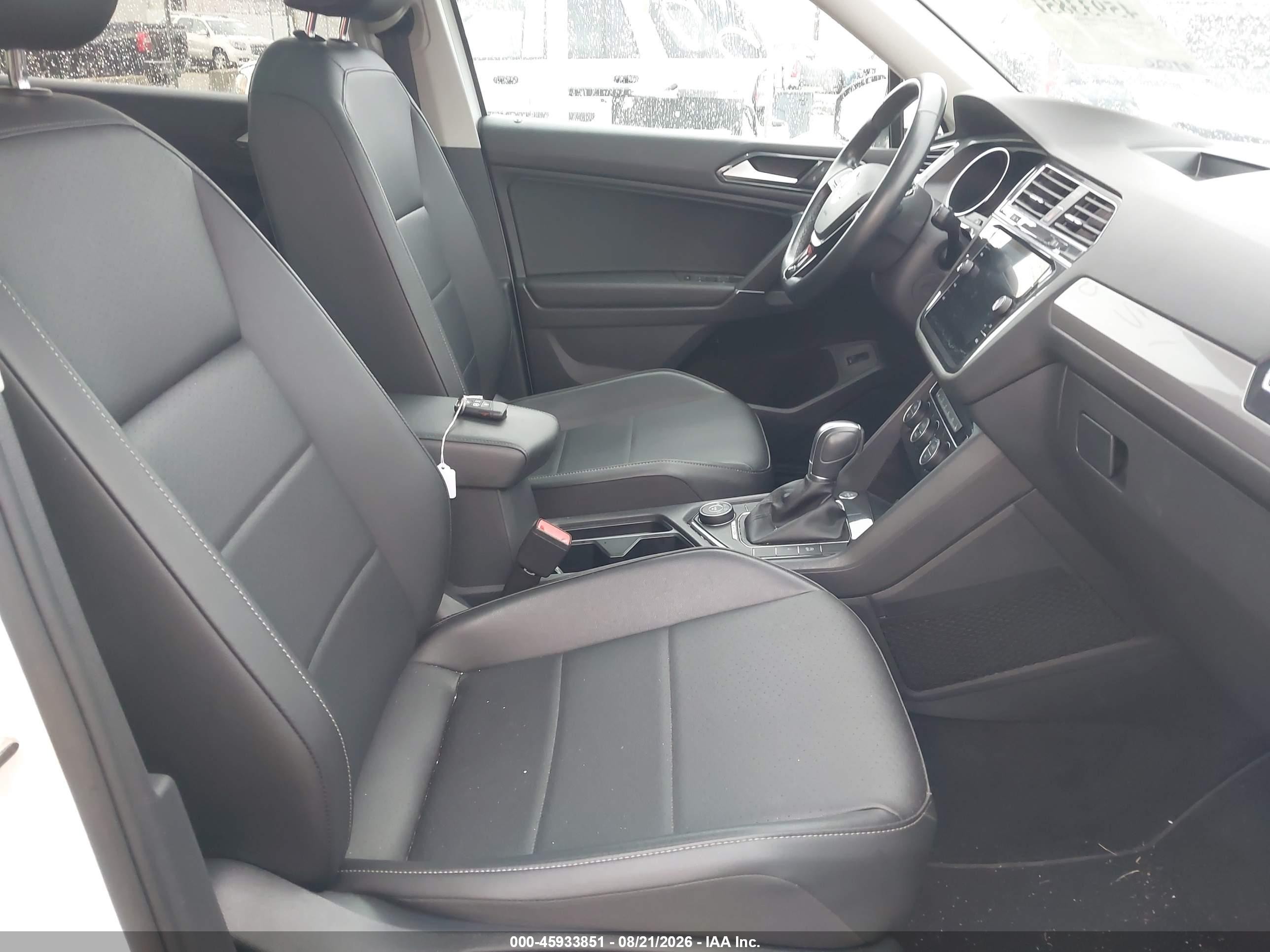 2018 Volkswagen Tiguan 2.0t Se/2.0t Sel White vin: 3VV2B7AX6JM079388