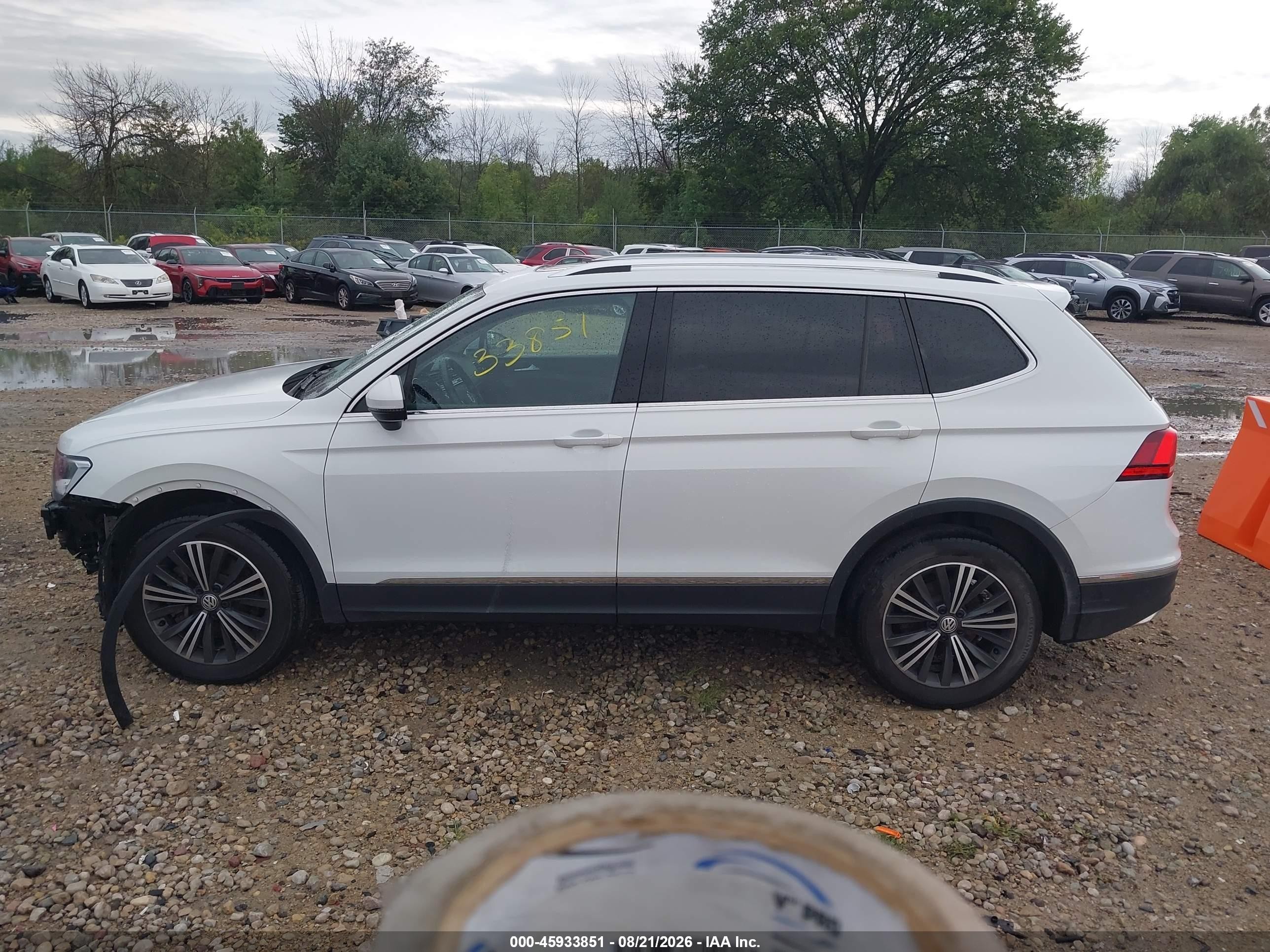 2018 Volkswagen Tiguan 2.0t Se/2.0t Sel White vin: 3VV2B7AX6JM079388