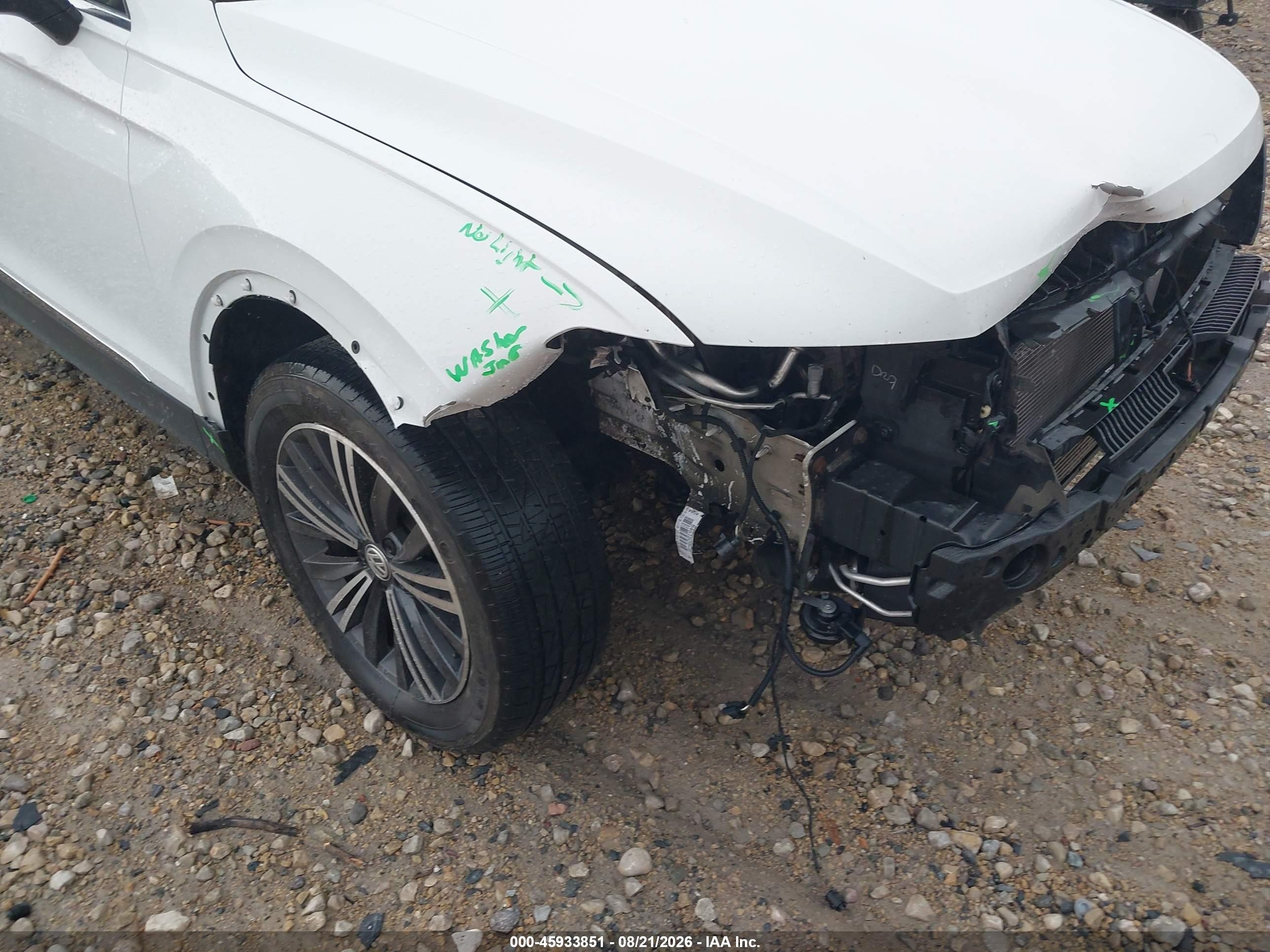 2018 Volkswagen Tiguan 2.0t Se/2.0t Sel White vin: 3VV2B7AX6JM079388