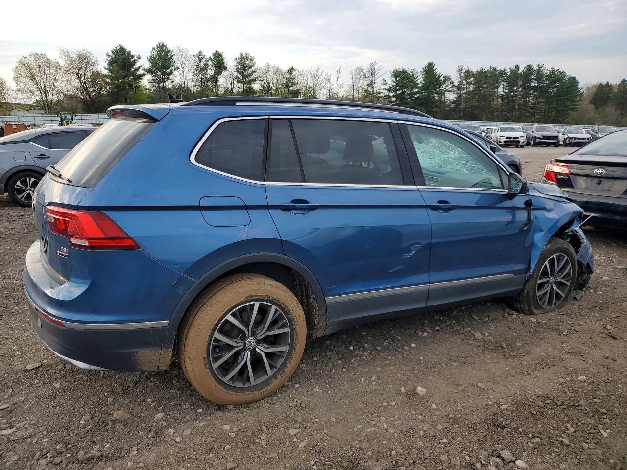 2018 Volkswagen Tiguan Se Blue vin: 3VV2B7AX6JM209718