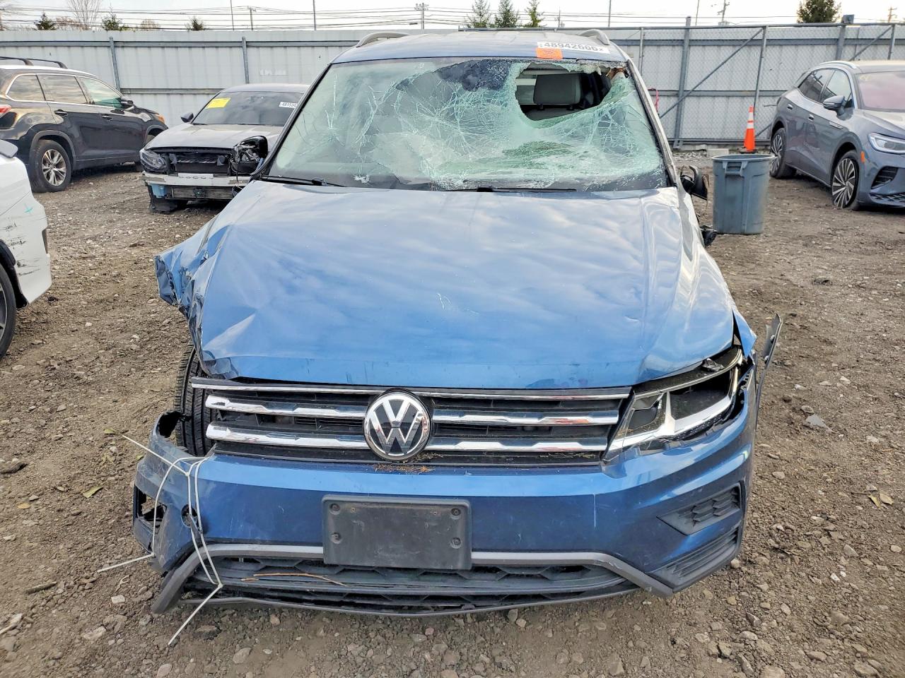 2018 Volkswagen Tiguan Se Blue vin: 3VV2B7AX6JM209718
