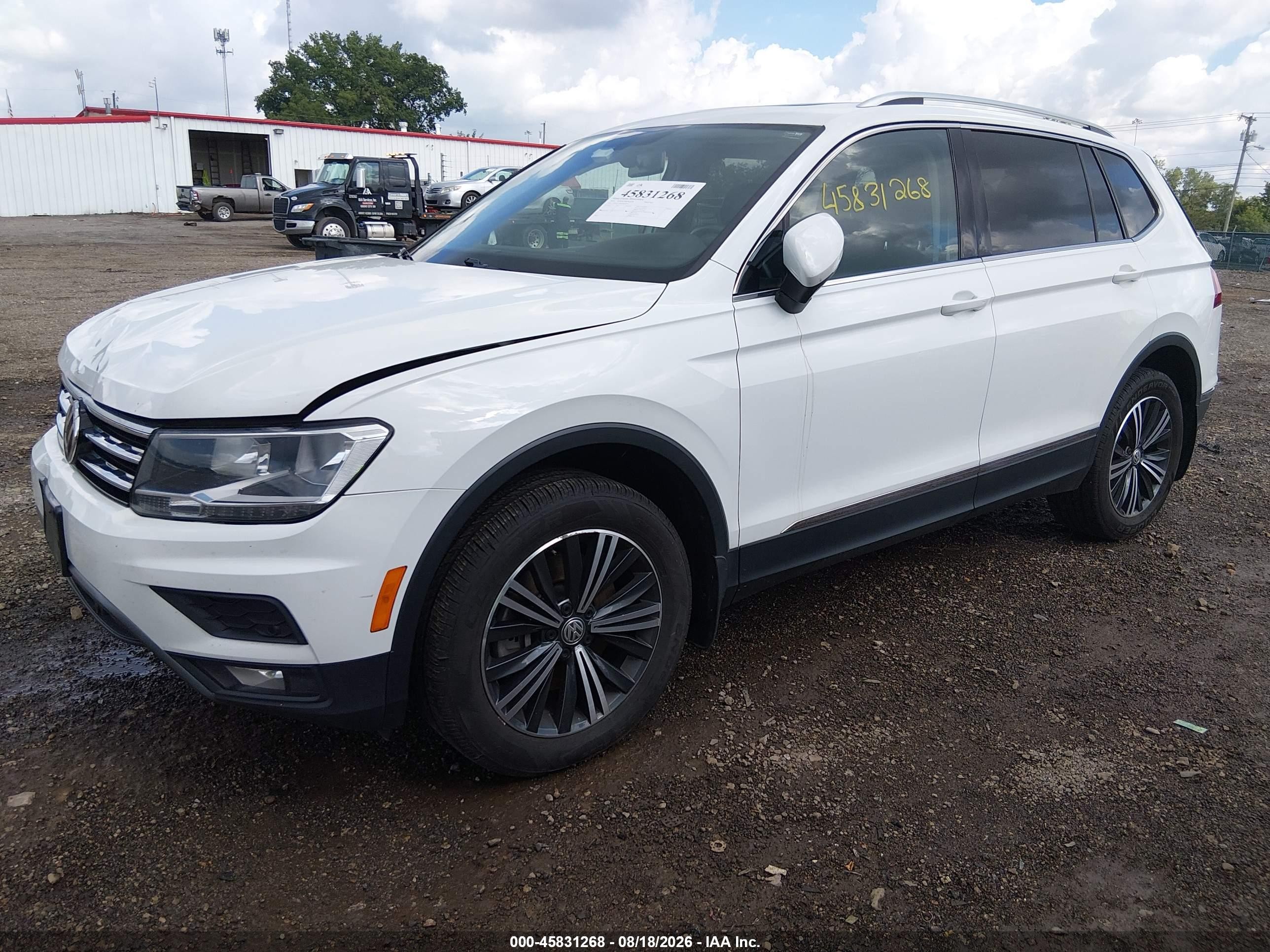 2019 Volkswagen Tiguan 2.0t Se/2.0t Sel/2.0t Sel R-line/2.0t Sel R-line Black White vin: 3VV2B7AX6KM059367