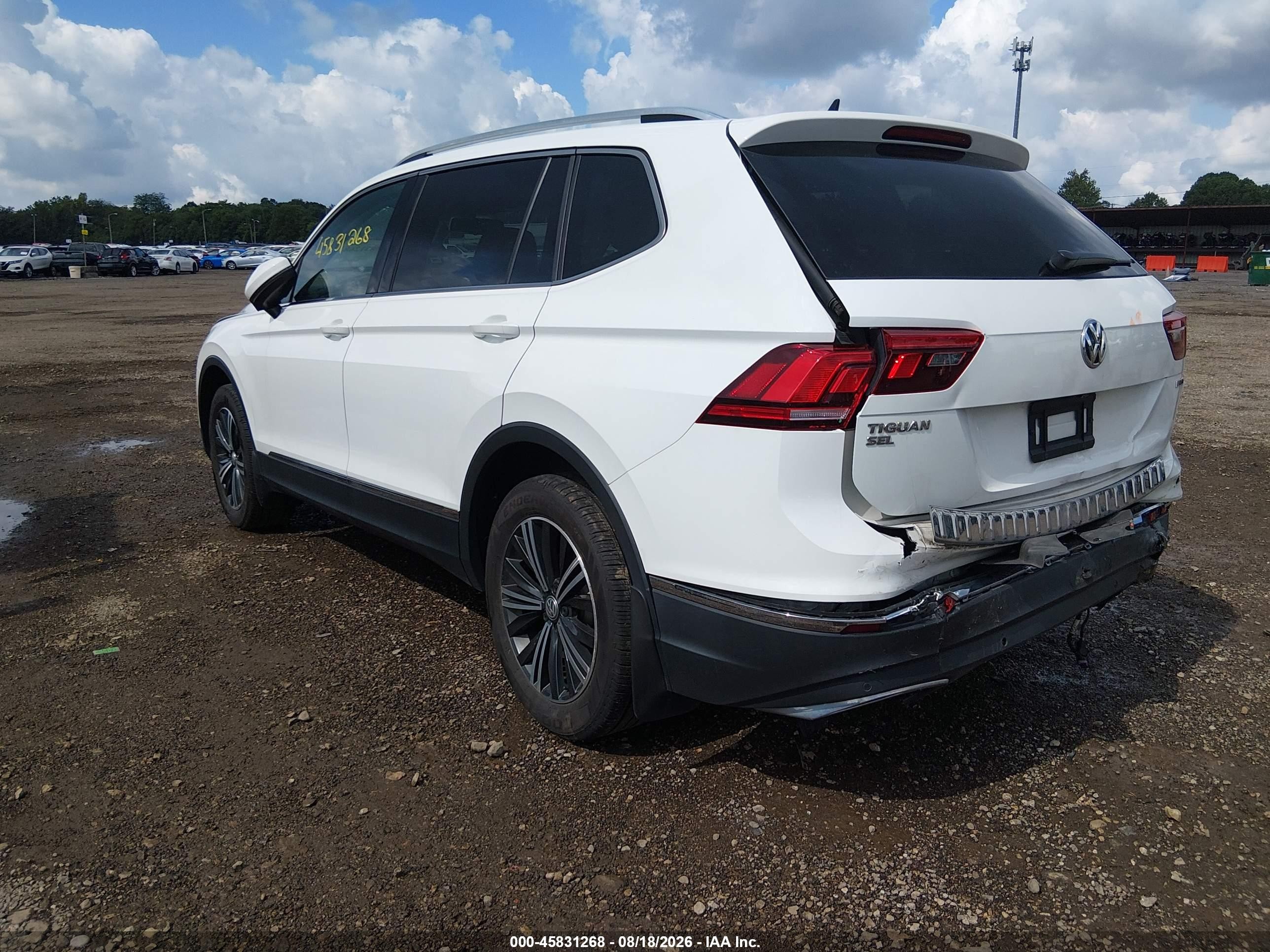 2019 Volkswagen Tiguan 2.0t Se/2.0t Sel/2.0t Sel R-line/2.0t Sel R-line Black White vin: 3VV2B7AX6KM059367