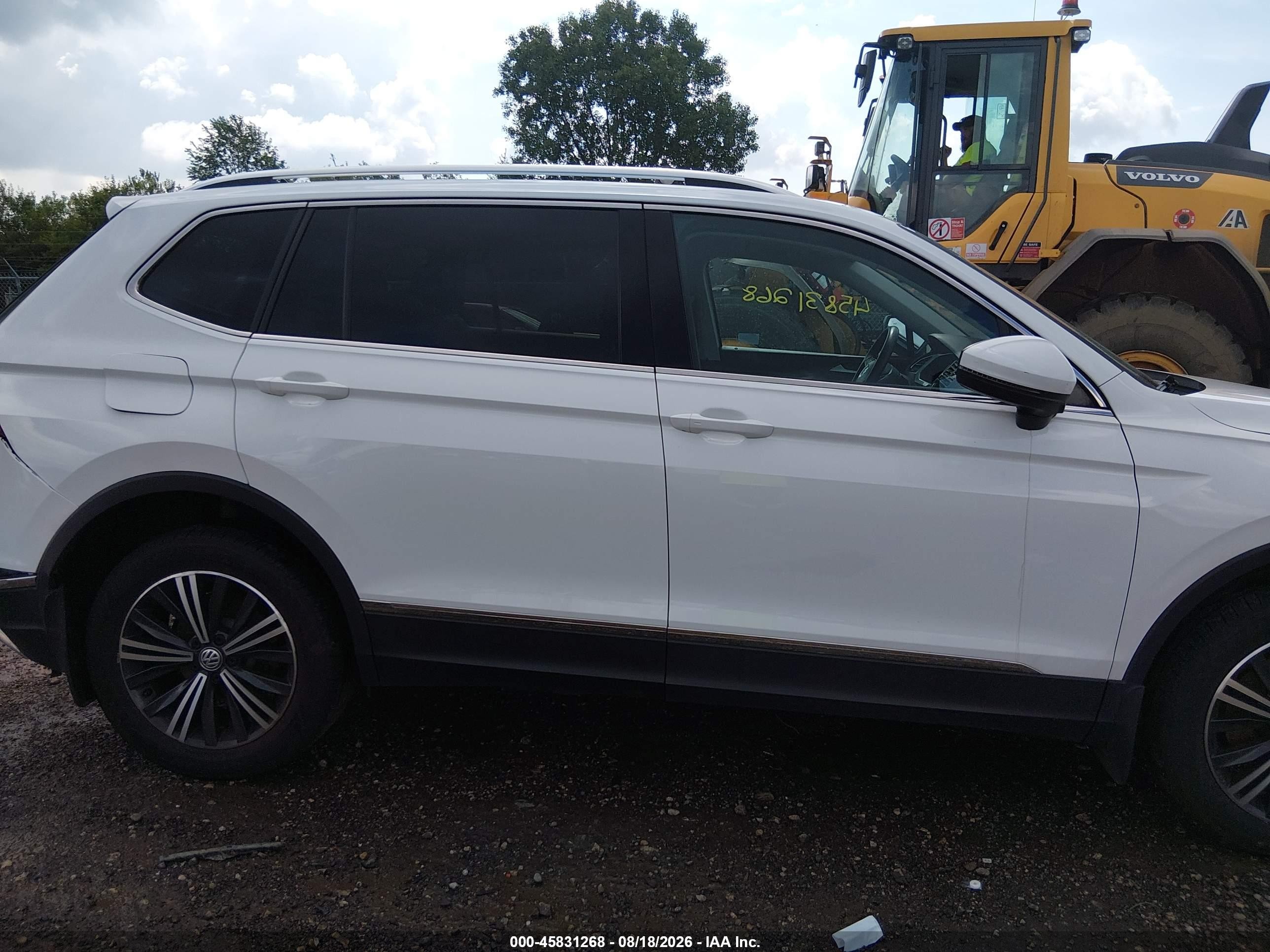 2019 Volkswagen Tiguan 2.0t Se/2.0t Sel/2.0t Sel R-line/2.0t Sel R-line Black White vin: 3VV2B7AX6KM059367