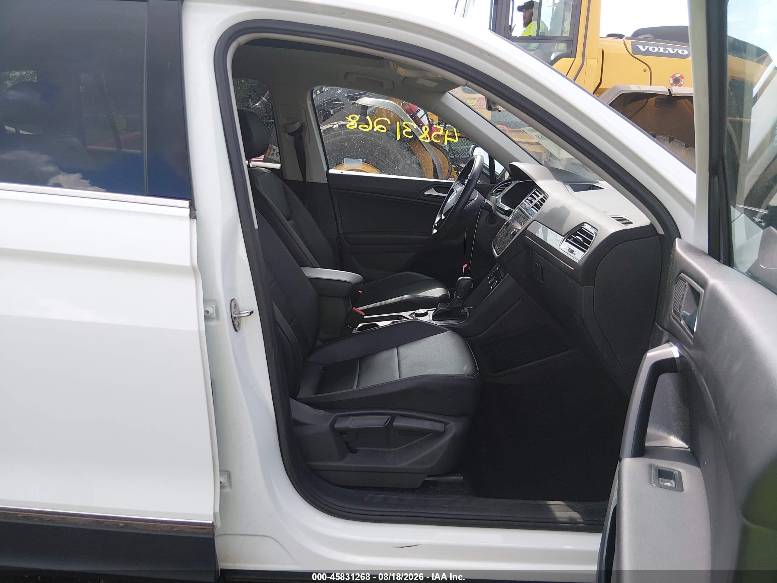 2019 Volkswagen Tiguan 2.0t Se/2.0t Sel/2.0t Sel R-line/2.0t Sel R-line Black White vin: 3VV2B7AX6KM059367