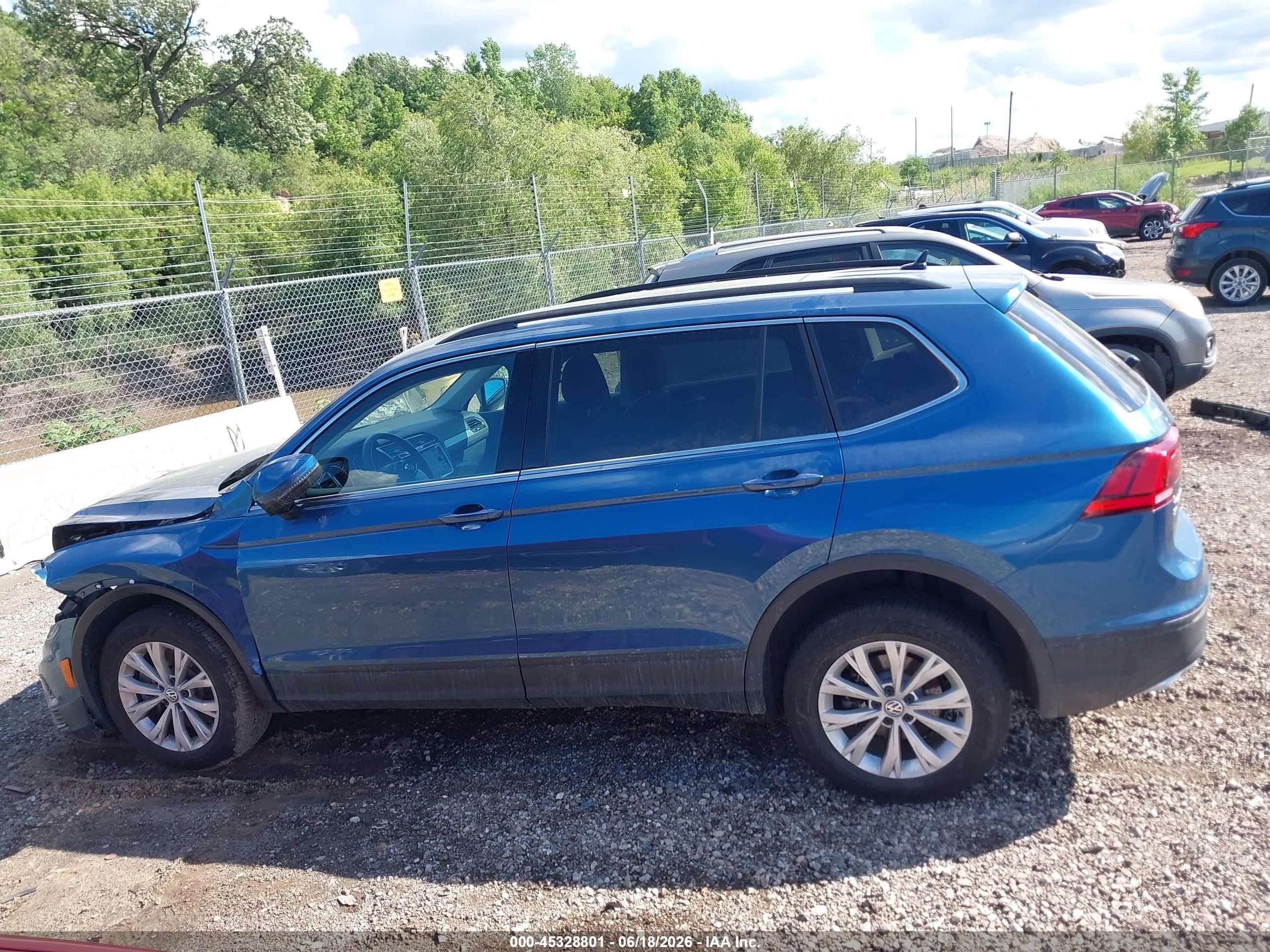 2019 Volkswagen Tiguan 2.0t Se/2.0t Sel/2.0t Sel R-line/2.0t Sel R-line Black Blue vin: 3VV2B7AX6KM140174