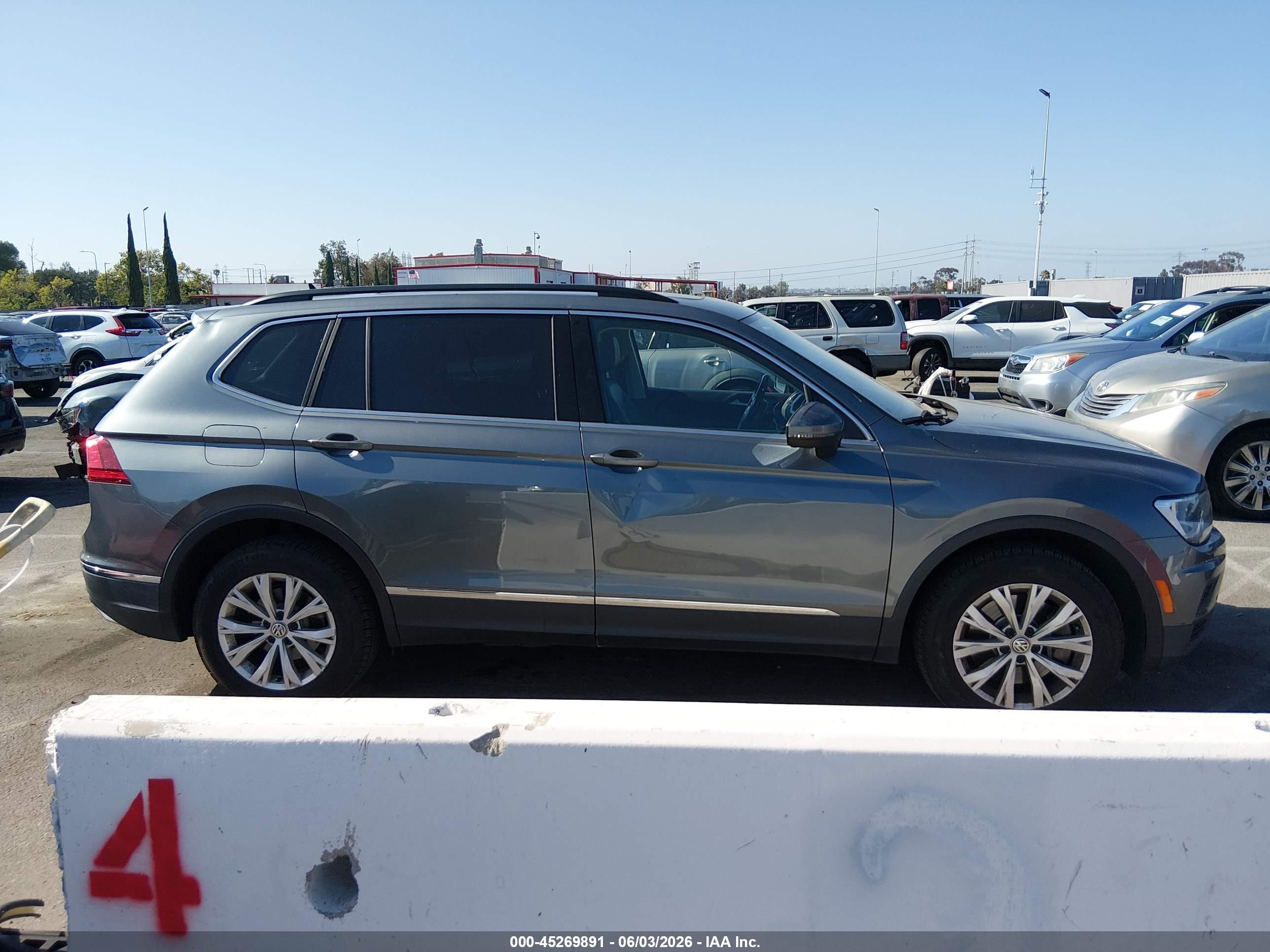 2018 Volkswagen Tiguan 2.0t Se/2.0t Sel Серый vin: 3VV2B7AX7JM169794