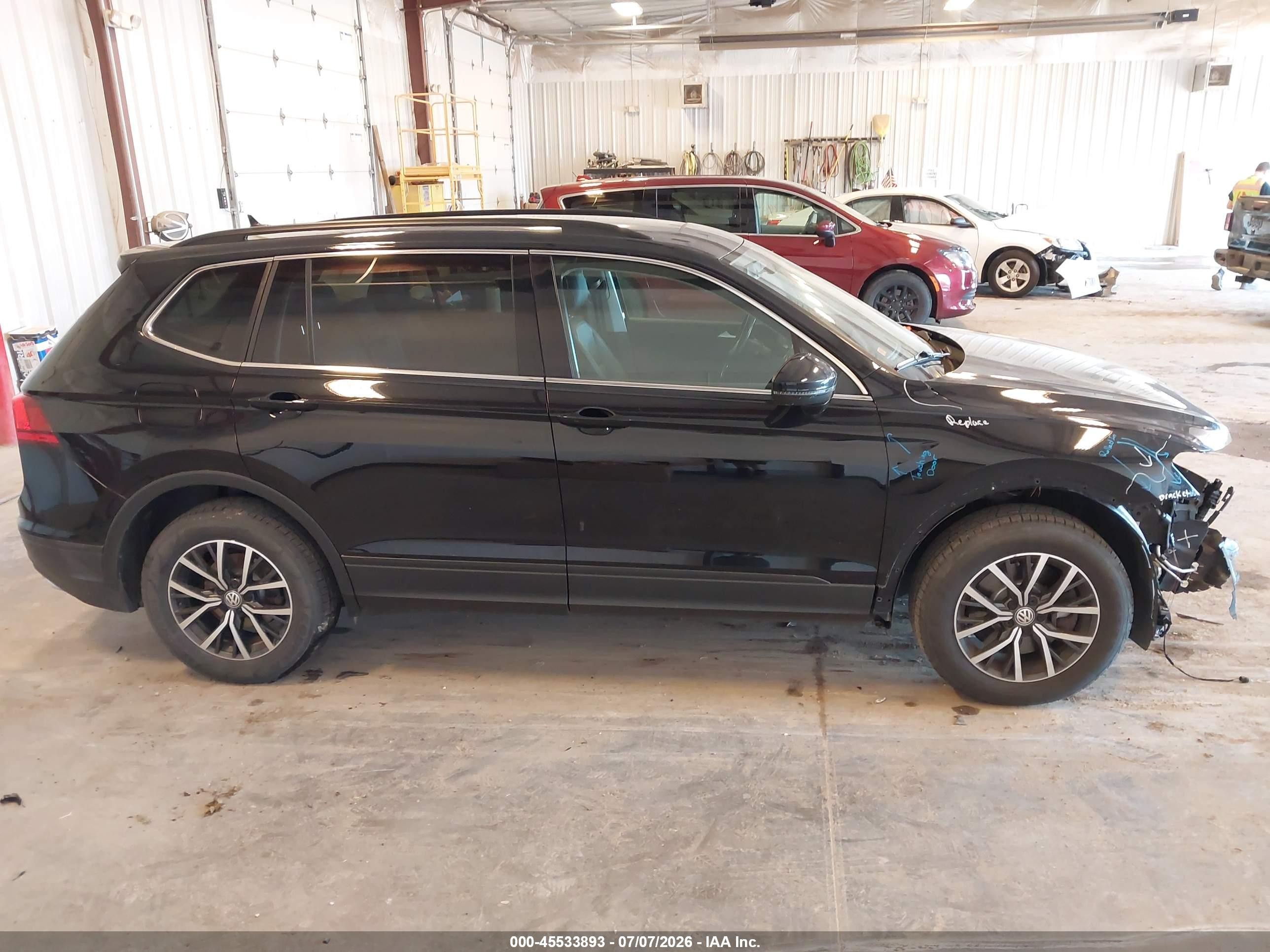 2019 Volkswagen Tiguan 2.0t Se/2.0t Sel/2.0t Sel R-line/2.0t Sel R-line Black Black vin: 3VV2B7AX7KM070667
