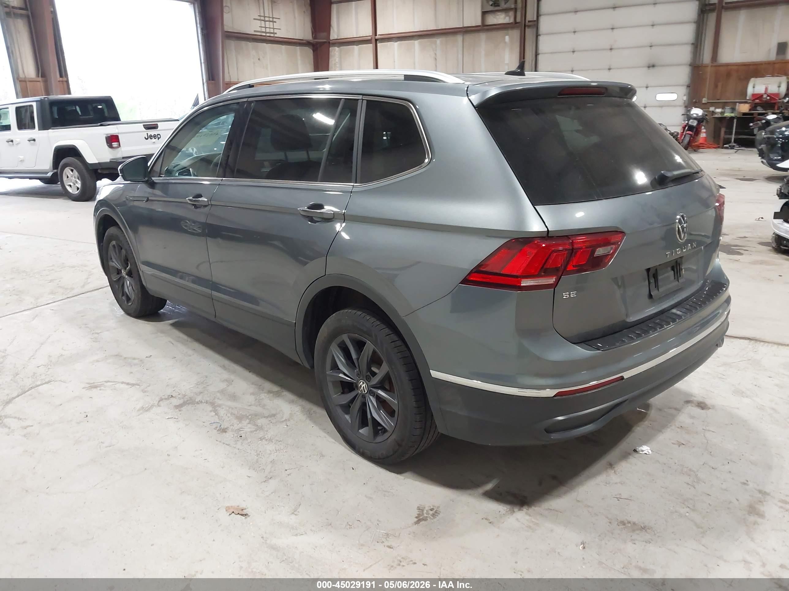 2022 Volkswagen Tiguan 2.0t Se Серый vin: 3VV2B7AX7NM037852