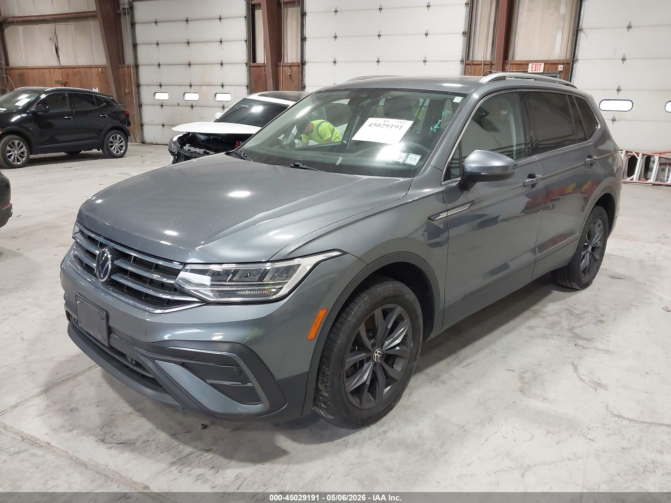 2022 Volkswagen Tiguan 2.0t Se Серый vin: 3VV2B7AX7NM037852
