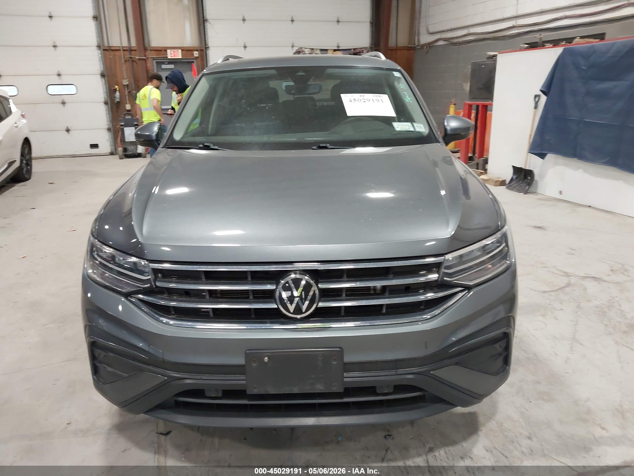 2022 Volkswagen Tiguan 2.0t Se Серый vin: 3VV2B7AX7NM037852